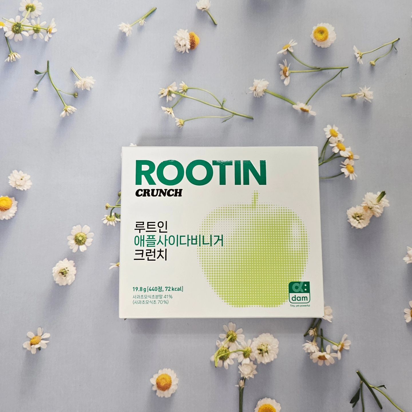 #협찬

rootin.kr

탄수화물 러버, 많이 먹었을 때 필수 루트인 애사비 크런치예요❤
이젠 없으면 불안할 정도예요🤭
시큼하고 역해서 먹기 힘들었던 애플사이다비니거가 이젠 맛있게 냠냠!
처음에 뜯었을 때 식초향이 강해 약간의 거부감이 있었는데 먹어보니 새콤달콤해서 맛있더라구요😄 
크기도 아이들 시리얼, 콩 크기보다 훨씬 작아 씹어먹기도 수월해요^^
오독오독 식감이 아주 👍🏻👍🏻
스틱형태로 되어 있어 휴대하기 좋고 기름지고 짜고 많이 먹은 날 애사비크런치 1포면  속이 클린클린 가벼워지죠😍
크런치 한알에 핵심성분인 초모가 무려 40%이상 함유되어 있다고 해요 
너무 맛있어서. 또 뜯을뻔🤭🤭
마음껏 먹고 애사비크런치 한포로 관리해보아요^^

#루트인 #ROOTIN #애사비크런치 #애플사이다비니거크런치 #루트인애사비크런치 #루트인애플사이다비니거크런치 #애사비 #애플사이다비니거