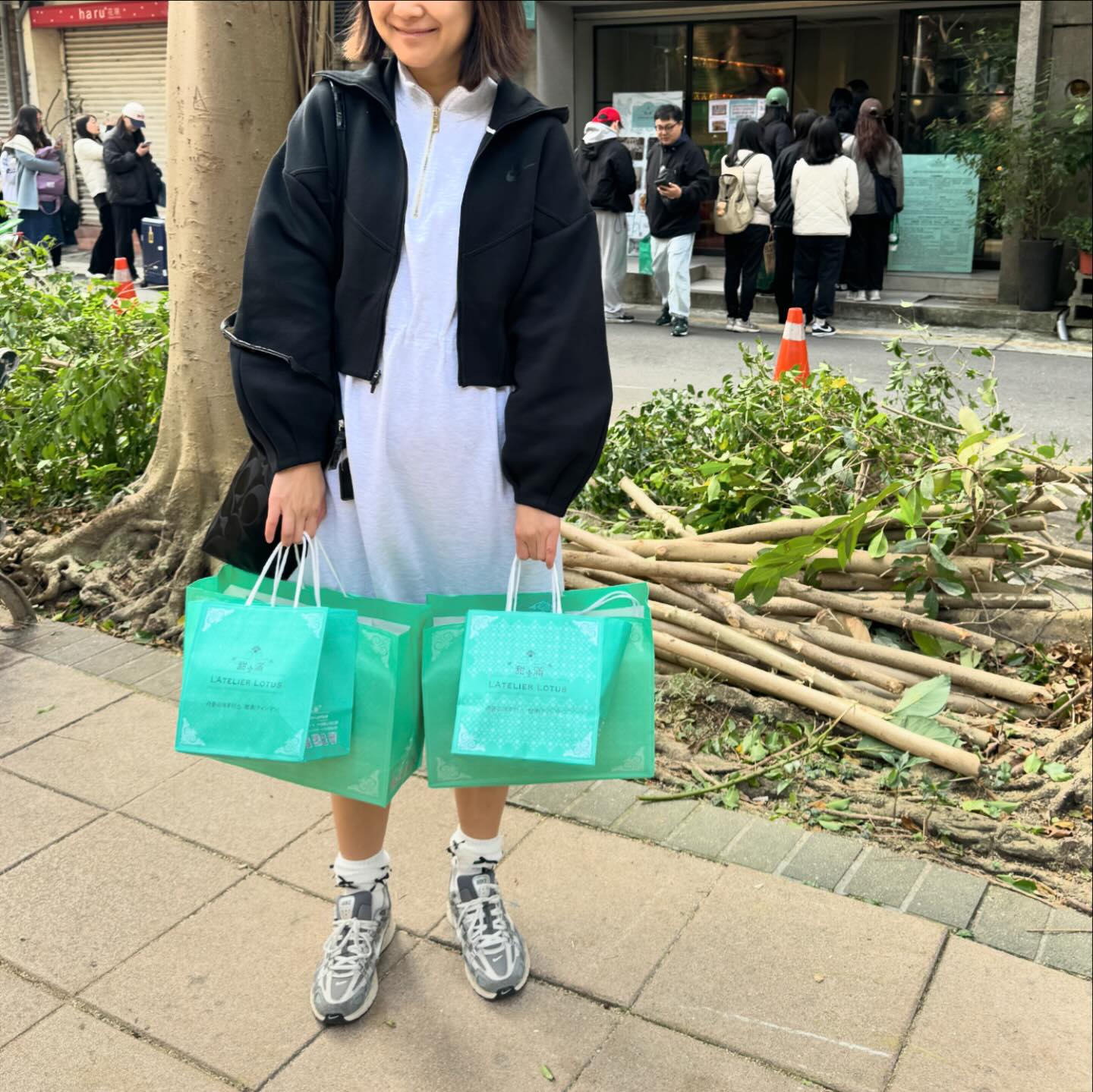 대만 #라뜰리에루터스
밤새 비몽사몽하다가 새벽에 택시타고 #라뜰리에루터스오픈런 
10개 살려다가 너무 힘들게 사서 최대수량 20개삼 ❤️ 기달리면서 스벅커피에 청진총좌빙에 만두까지 사와서 먹음
2박3일 일정이 후다닥
#대만누가크래커 #타이페이쇼핑