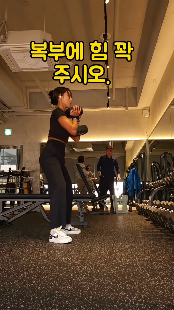 스쿼트 운동영상
찍는뎁...
아쟈씽ㅎㅎ출연
.
.
.
#운동하는여자#하체운동