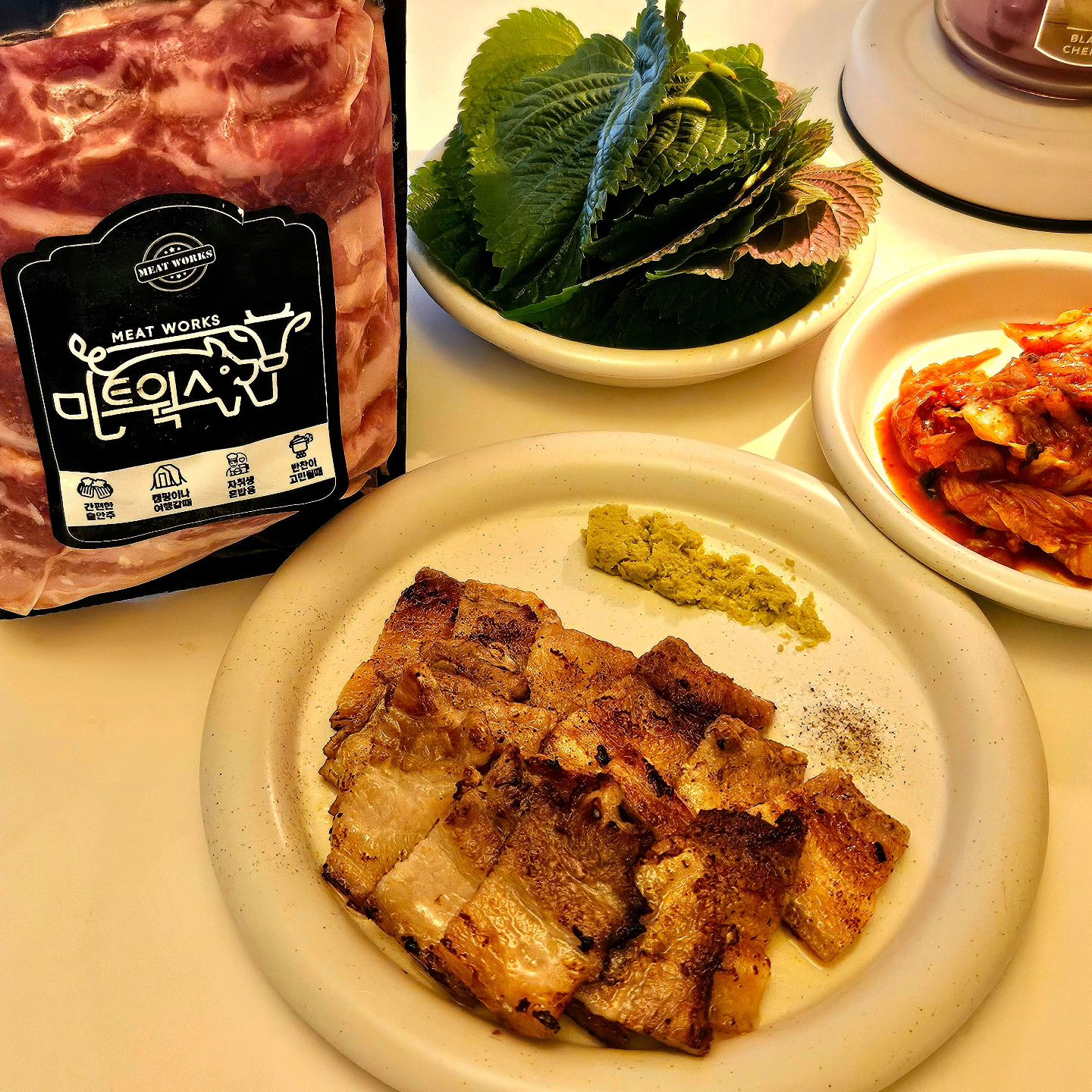 ❤️미트웍스 서포터즈 / 집에서 맛있게 구워먹을 수 있는 오겹살, 삼겹살 밀키트 소개할게요!! 자취생, 1~2인가구에게 완전 추천 ❤️

📍미트웍스는 저렴한 가격에 간편하게 즐길 수 있는 제품을 판매! 
포장이나 위생상태도 꼼꼼하게 신경쓰고 있어 안심하고 먹을 수 있어요

📍저렴하지만 퀄리티는 좋다는 장점!!
언제 어디서 누가 구워도 한결같이 맛있는 맛과 퀄리티를 유지해요

📍앞으로 서포터즈 활동하면서 여러분에게 좋은 제품 소개해드릴게요
구매링크  https://m.smartstore.naver.com/meatworks/

#미트웍스 #서포터즈 #밀키트 #삽겹살 #오겹살 #간편요리 #밀키트추천