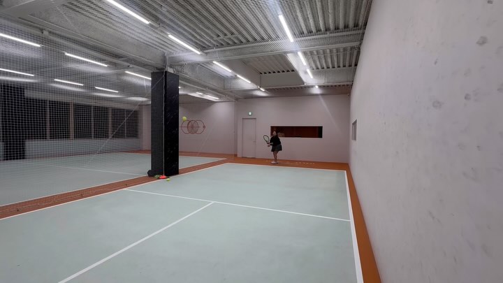 🎾273rd-274th Lesson🎾 

백핸드도 열심히 쳐야지🤪

1️⃣ 포핸드 라이징 볼, 반박자 빠르게 치기, 힘으로 치지 말고 타이밍으로! 
2️⃣ 백핸드 거리 멀리두고 스윙 다 나올 수 있는 공간 주기!