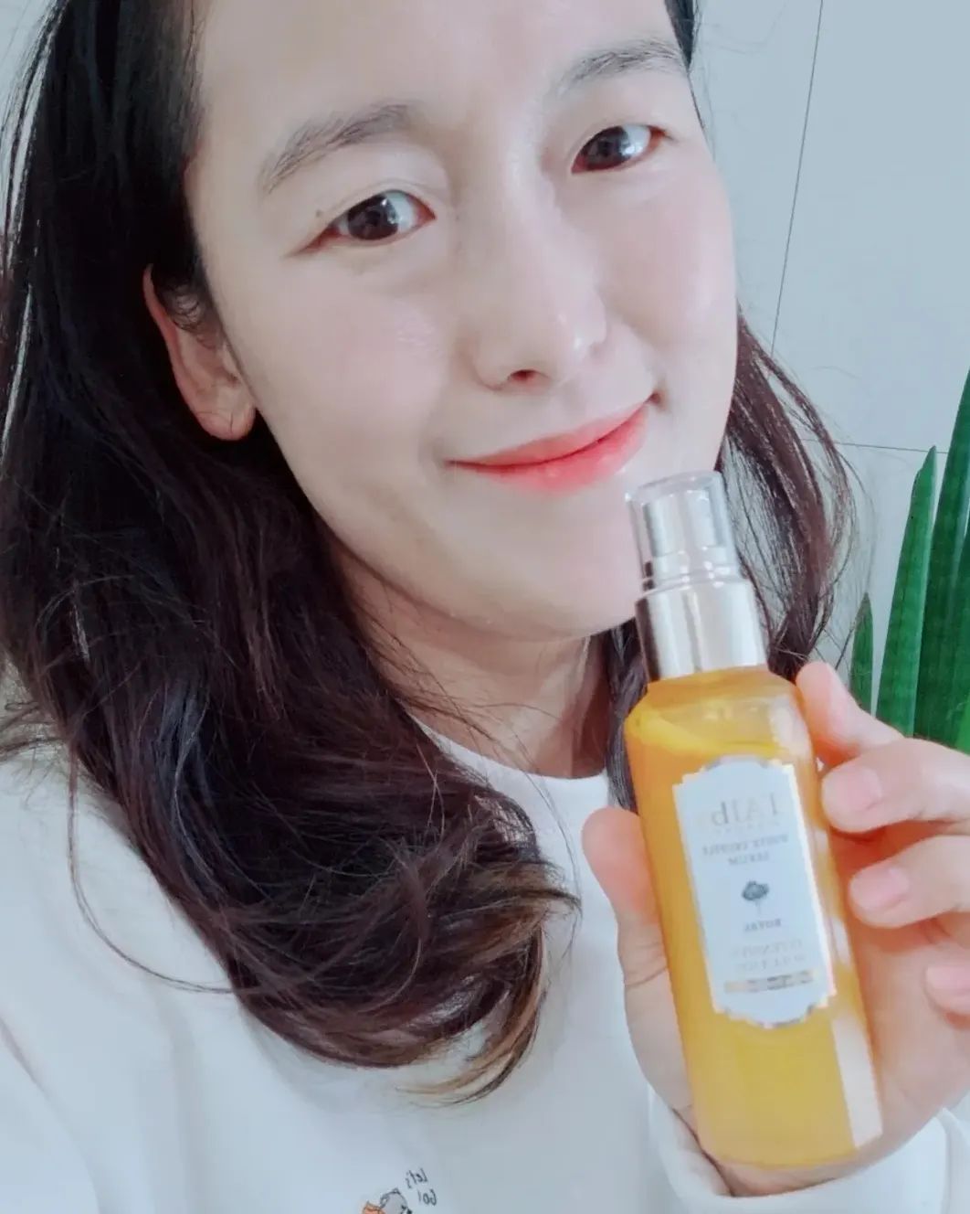 #제품협찬
💁‍♀️업그레이드 된 달바 고농축 항산화 세럼과 올 가을 함께 시작 중 =)

🌱이탈리아산 화이트 트러플 14,000ppm
🌱토코페롤 1,300ppm
🌱비건 단백질 13 Complex

💁‍♀️ 이탈리아 V-라벨 비건 인증콜라겐 추출물 765,000ppm 함유로 풍부한 탄력과 보습케어는 물론 '글루타티온', '콜라겐', '단백질' 함유한 비건 세럼 덕분에 칙칙하던 피부에 반짝반짝 차오르는 화사함으로 항산화 케어 중!

💁‍♀️ 토너, 미스트, 세럼, 에센스 다 들고 다니며 바르고 뿌릴 수 없잖아요? 언제 어디서든 뿌릴 수 있는 #토탈멀티액션항산화세럼 으로 편하게 장소 제약 없이 항산화 영양탄력 관리 고고!

💁‍♀️ 이탈리아 조향사 ‘Giovanni festa’ 콜라보로 탄생한 달바 시그니처 ‘아로마틱 시트러스 플로럴' 향으로 뿌릴 때마다 행복한 기분 선물 받고 있어요. ;)

dalba_piedmont

#달바로얄세럼 #세럼추천 #미스트추천 #미스트세럼추천 #달바세럼시즌5 #항산화세럼 #비건세럼 #화이트트러플 #달바로얄인텐시브세럼  #비건콜라겐세럼 #달바미스트세럼