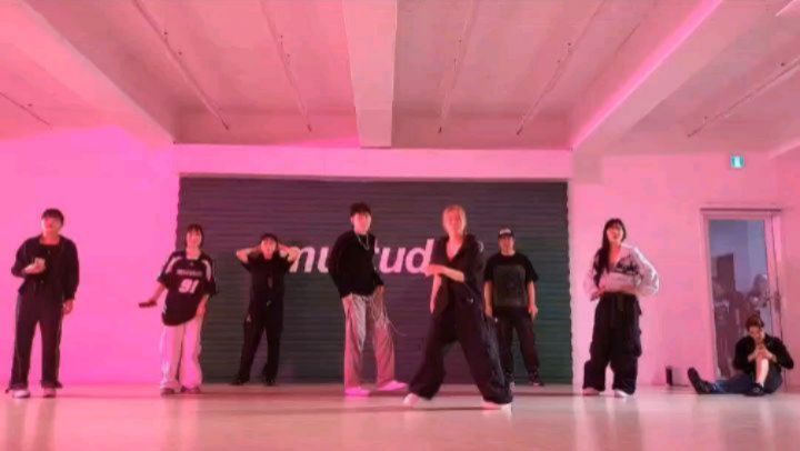 나에게 참 과분했던 날 🙈✨️

-

#rotate #beckyg #burnaboy 🎵
#jungwoochoreography kimjungwoo_kim 💃🏻
#mutudio mu.tudio 📍