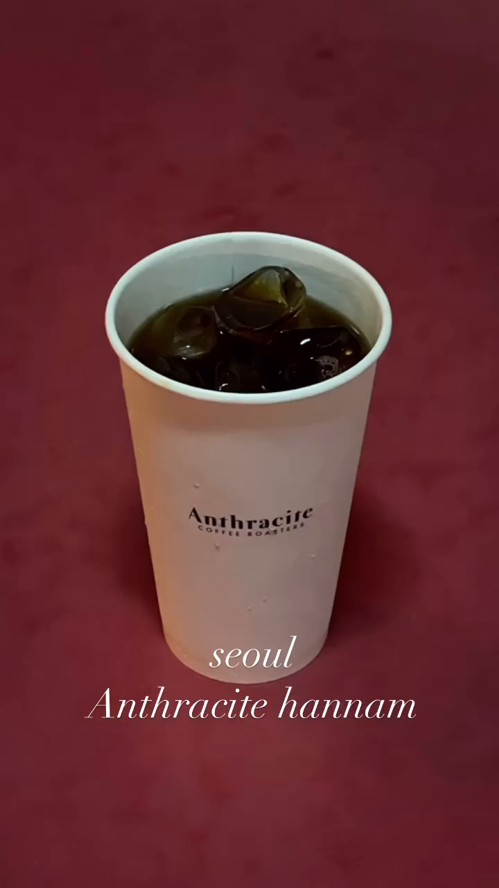 앤트러사이트 한남점
이태원쪽에서 카페투어 후 가장 마지막 코스로 갔던 곳 
1층에 있는 야외테라스에 날 좋을때 가서 (여름 제외..) 
커피멍때리고 싶은 곳 ☕️

#서울카페 #한남동카페 #이태원 #카페투어