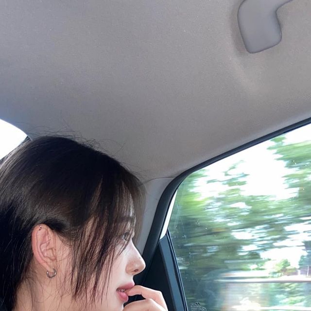 서민주 on Instagram: "#광고 #제품제공 @bathin.magazine #바틴 #의류 #상품 #협찬 #패션 #티셔츠 #여자패션"