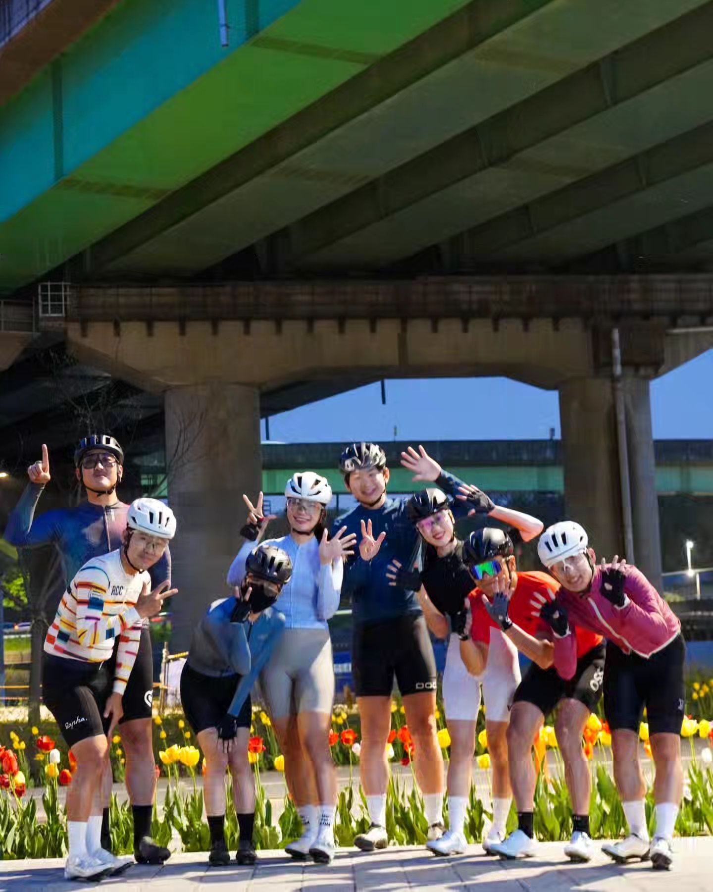 #아라누나야 05 🚲

주말 라이딩 약속들이 있는 금요일 저녁
갑작스러운급벙이지만 소수로 진행된 라이딩
자덕이라는것을 체감하게 되고 로테이션 진행으로
모두 리딩을 할수있는 그날까지~🚴‍♀️

잠수교 목살은 왜 없었던거냐고?🍖

jomeri929
kim__taejoong
cb_pedal
sovely_rider
sehee_won
sonic8844
seobinmon
mokhyuksoo