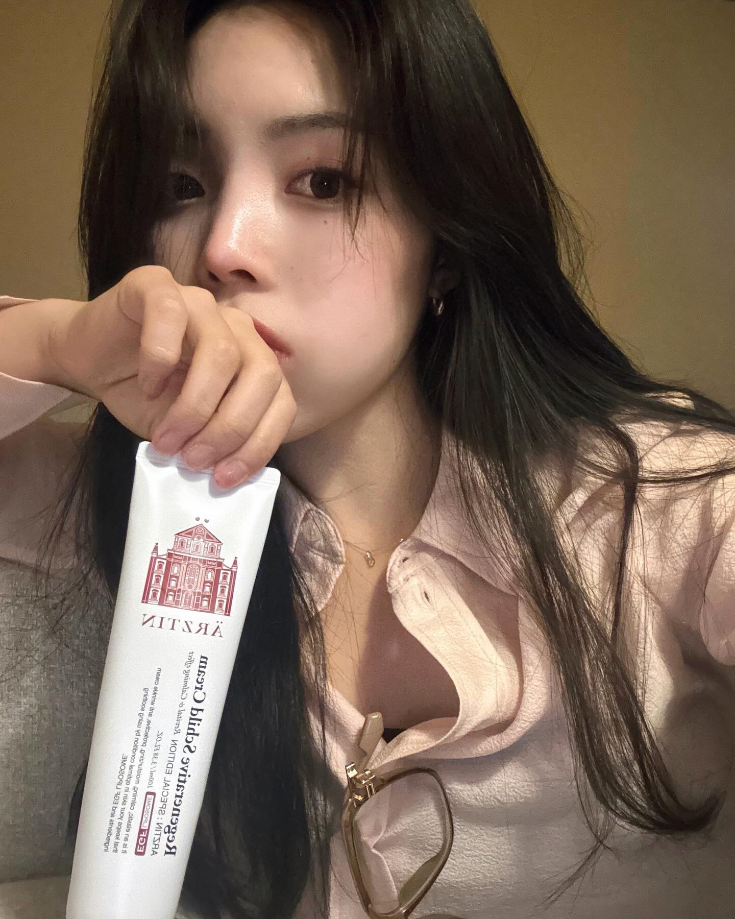 보송보송

💌 arztin__official 
리제너레이티브 실트 크림

피부 관리에 소홀했는데 밤에 바르고 자니까 
속건조 잡아주고 매끈매끈 ..🤎