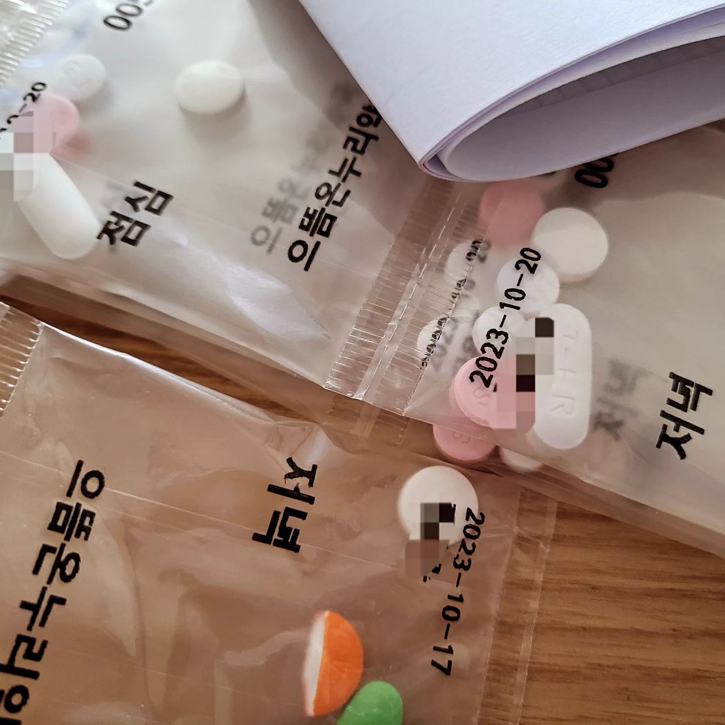 .
9년만에 대상포진과
다시 만남;;

아프고 가렵고 
욱씬거리고

그래도 두번째라 
초기에 일찍 알아챔
(기특하다;;;)

#대상포진 
#면역력거지
