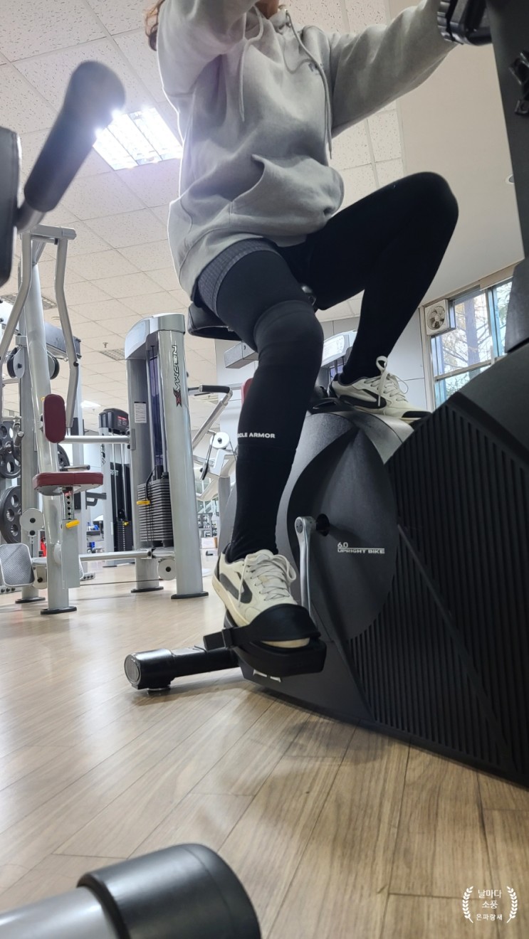 운동할땐 마라톤 무릎보호대 머슬아머 코퍼 컴프레이션 무릎보호대