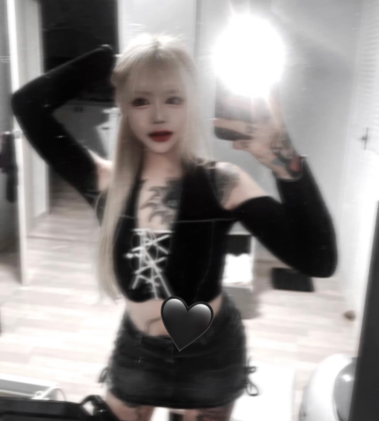 예의상 뱃살은 가렸습니다만