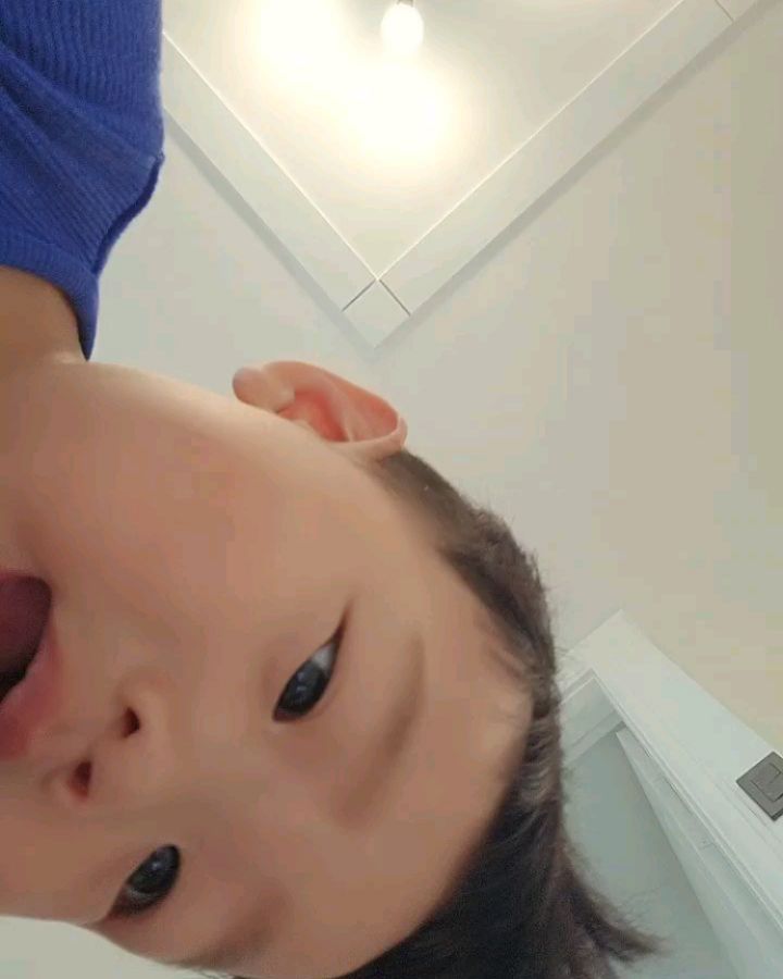 하루에 수백번은 부르는듯한 
'엄마~엄마~' ㅋㅋㅋ
씻을때나 잘때도...계속 들리는것같아😅 

근데말이지 
계속 들어도 
귀여워서 좋아🫶