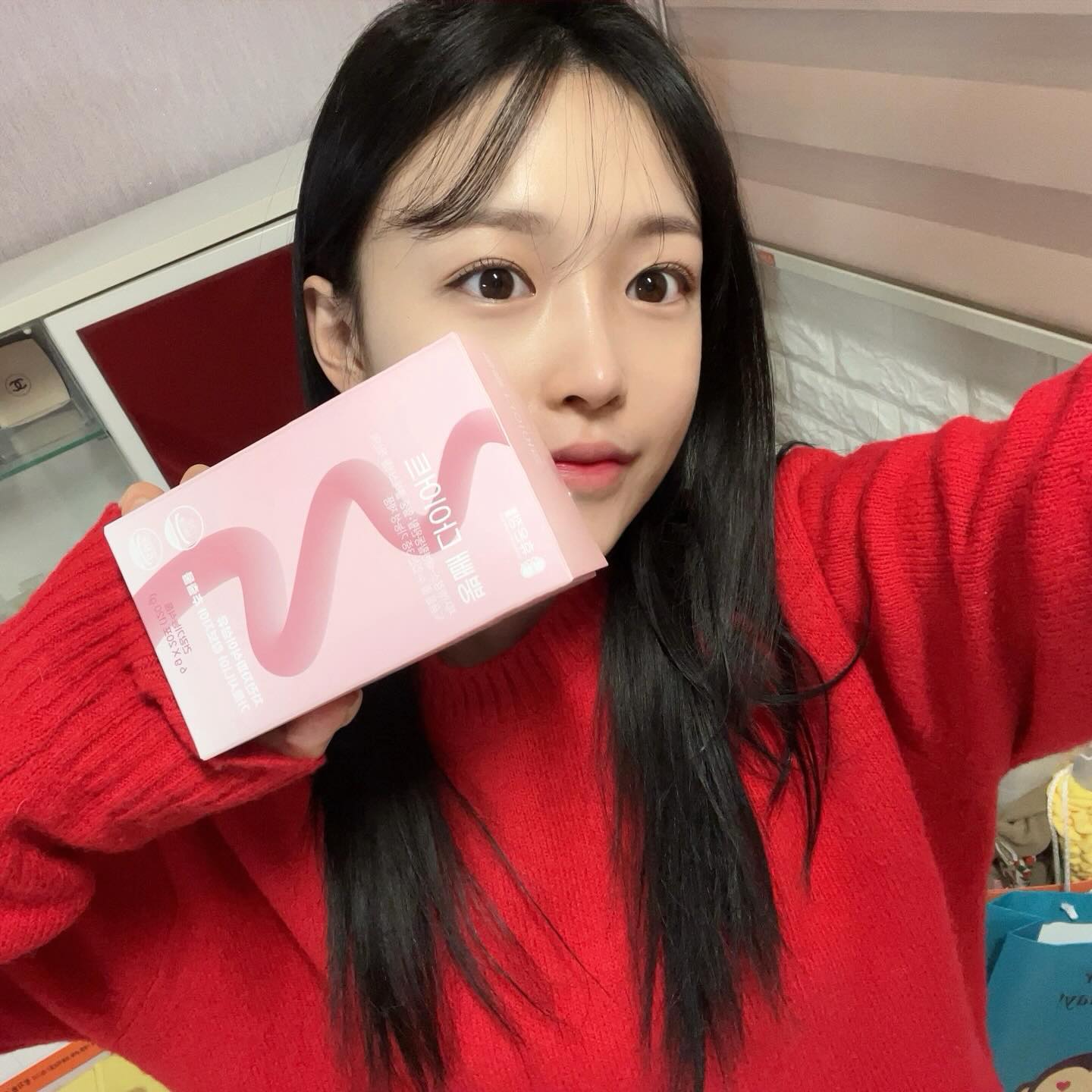 휴온정 뿡빼다이어트 #협찬 
상큼하면서 달달하고 복숭아 아이스티 향이 나서
먹기에 전혀 거부감이 없어서 좋았답니다 !!
처음에 물에 타니 뭉쳐서 당황했는데
숟가락이나 뚜껑을 닫고 흔들어주니 잘 풀리더라구요 🤧
살짝 걸쭉한 느낌이지만 맛있어서
한병 원샷 때렸어요 !! ㅋㅋㅋㅋ
삼일정도 먹으니 화장실도 너무 잘가고 
몸무게도 빠져서 효과를 제대로 보는중인 #뿡빼다이어트 
먹기도편하고 맛도 있어서
다 먹고 나면 또 제 돈주고 사먹을거같아요 💛