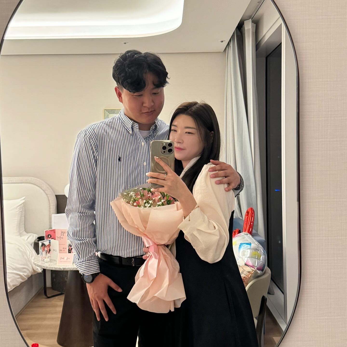 쑥스러움이 가득했던 내남자의 프로포즈 ❤️
한강뷰숙소에 귀여운 이벤트까지 준비하느라 고생했어
받는게 익숙하지 않아서 표현은 서툴지만 고마오 🥰
미리 알고있어서 울 준비까지되있었는데 이벤트 하나 까먹고 안해서 한바탕 웃고 끝나버린 프로포즈이벤트 ㅎㅎㅎㅎㅎ

본식까지 준비 잘하고 우리 잘 살자 ❤️

#호텔나루서울엠갤러리 #프로포즈 #예신예랑 #고생했어❤️