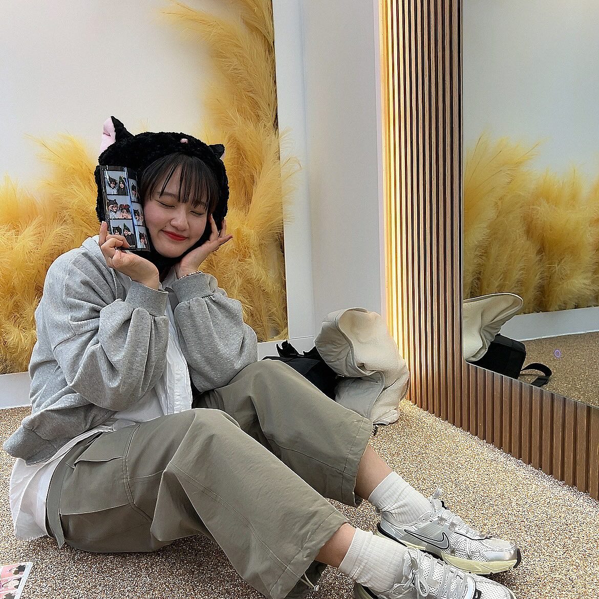서른살의 야무진 거울샷 1 2 3 4 5 🙄
만날때마다 찍어줘야 개운하다구용,,,,!
귀여운 포즈 추천점여~~~~!
다음에 찍어보겠읍니다.

#인생네컷 #포토이즘 #포토그레이 #네컷사진 #고양이모자 #일상소통 #93년생모두칭긔칭긔