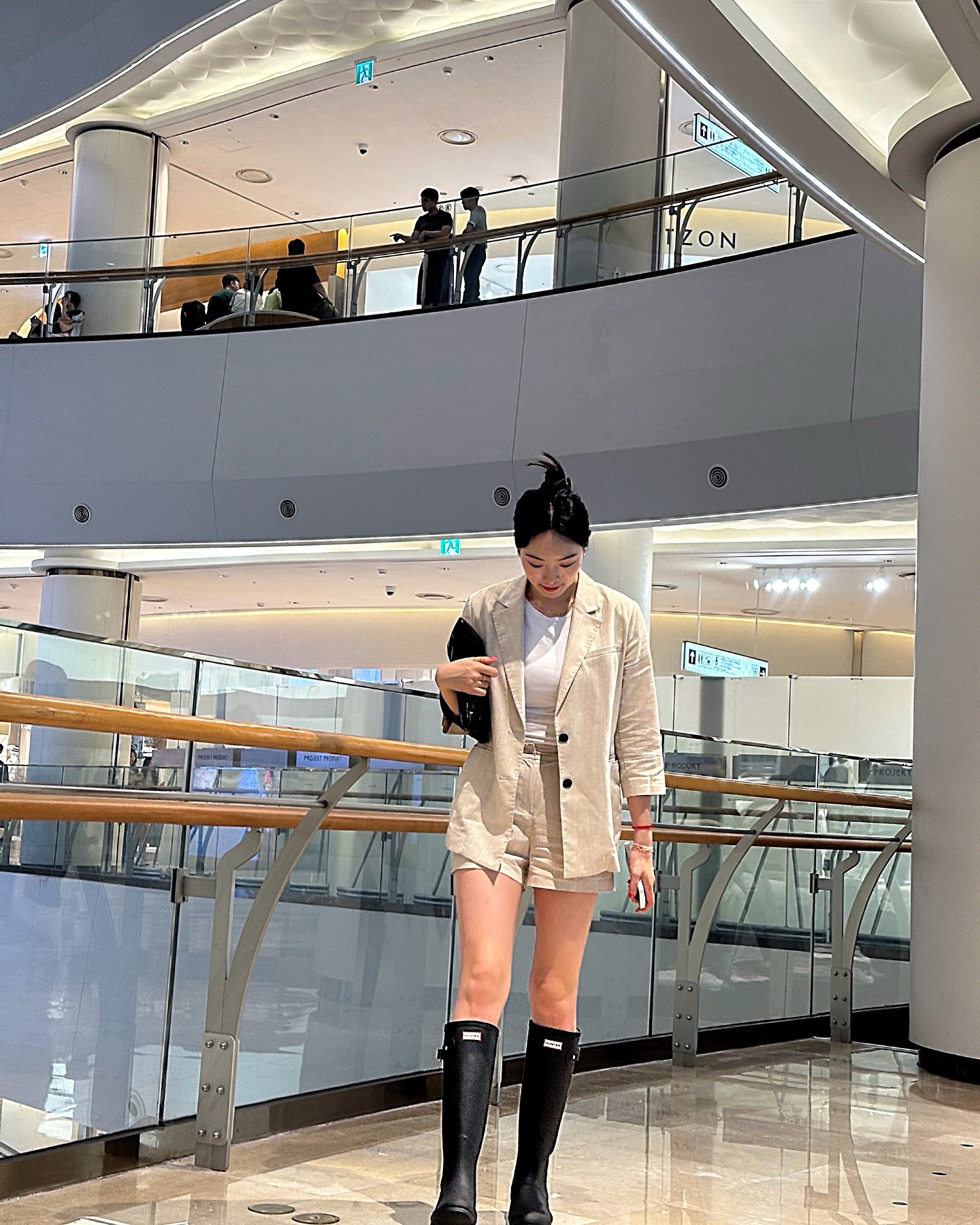 나두 이제 장화 생교따 💙
비와두 이제 행보괭😊😊
 #헌터 #헌터부츠 #장화추천 #장화 #장마 #장마철 #장마철코디 #☔️