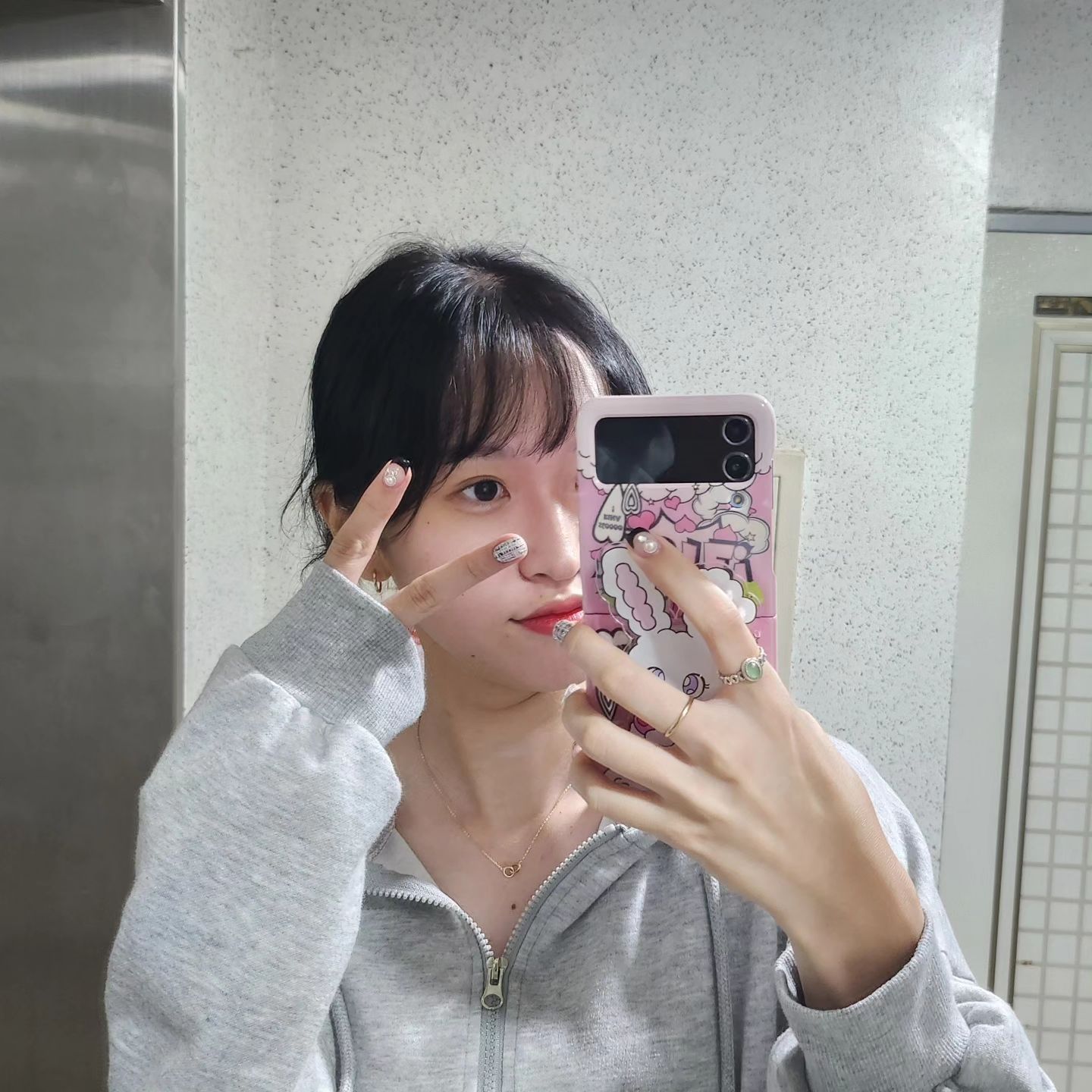 역대급으로 마음에 드는 네일♡

슈가파우더 - 스니커즈 투웨이 크롭 후드집업 그레이