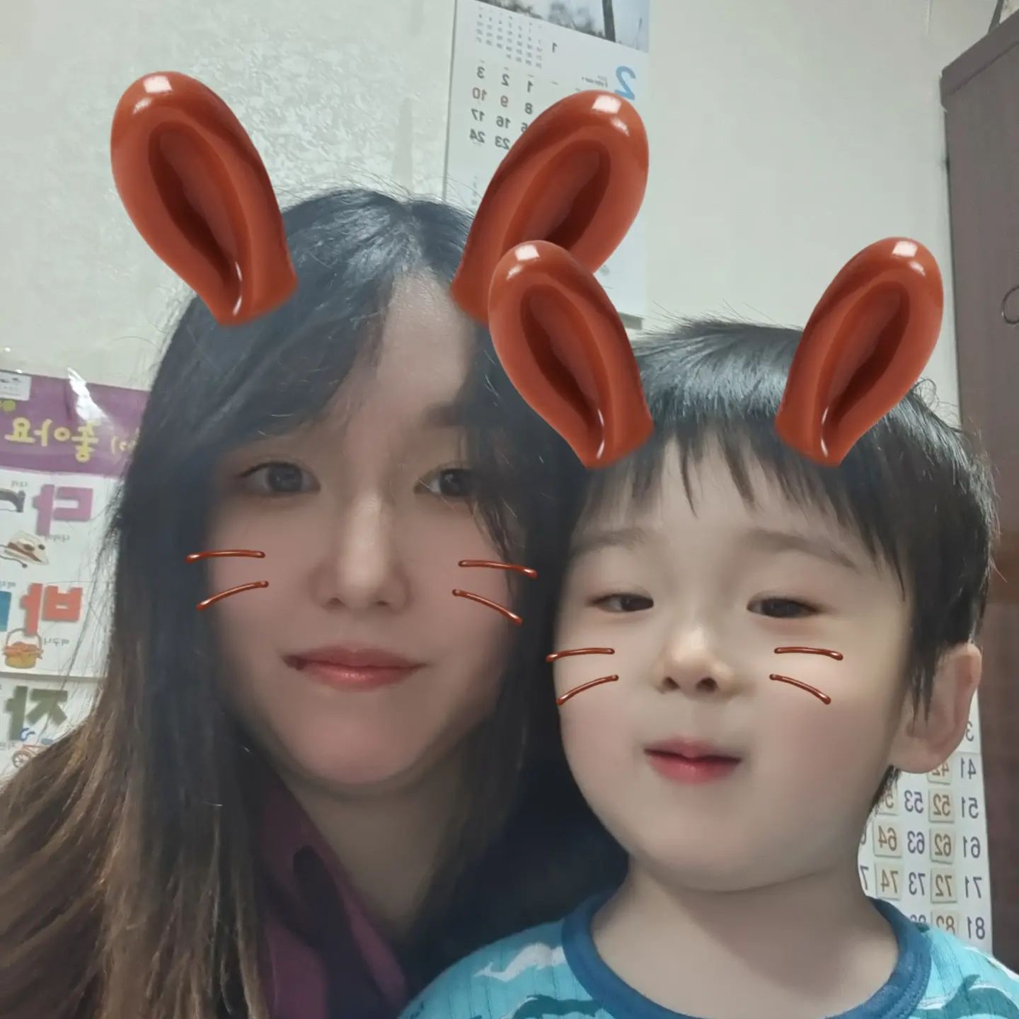 오늘은 쉬는날이라서  어린이집 등원하기전에 

도윤이랑 같이 사진찍었어요ㅎㅎ

개구쟁이 도윤이랍니다ㅋㅋ

#등원하기전 #소띠아들🐮 #육아맘그램 #모자사진👩‍👦 #귀엽둥이아들 #이쁘게잘나왔네
