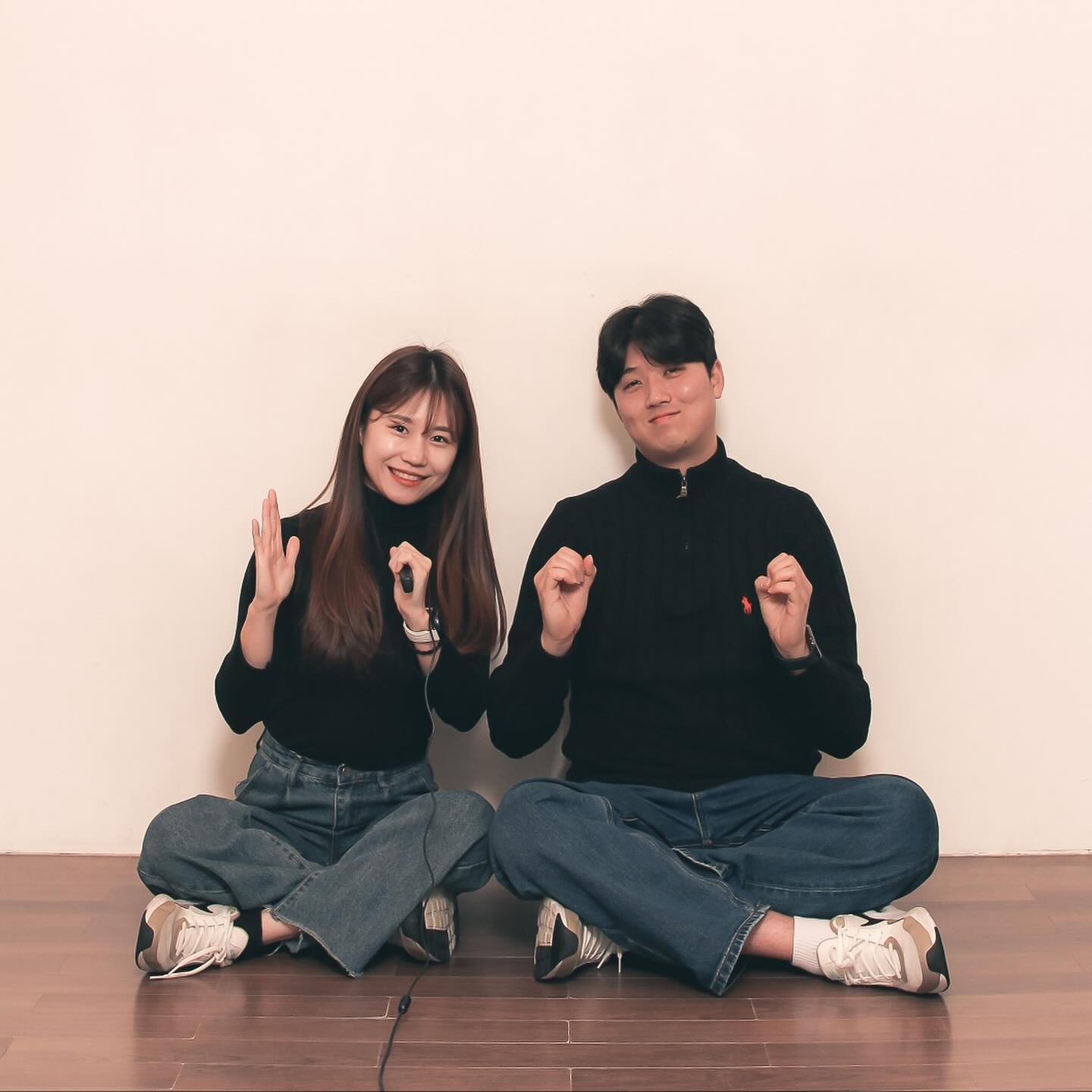🐻최기현지🐥 ☝️✊✊✊

#1000일기념 #날씨요정강림 #대설주의보 #덕분에 #눈구경실컷❄️ #오마카세🍣 #셀프사진관📷 #잠실데이트 #아주알차고행복하게보냄 #4일동안만 #친구니까 #까불지말고 #앞으로도잘해보자👊 #운동하는남자 #운동하는여자 #테니스치는남자 #테니스치는여자 #테니스커플 #최기현지 #tennisplayer #tennis #tenniscouple #🎾 #🐻❤️🐥