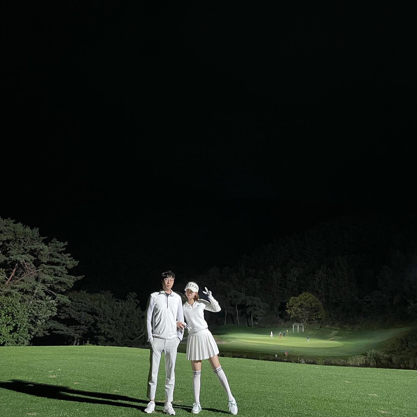두번째 라운딩 ⛳️ 

오늘은 오빠 엄마 첫 라운딩 날이라서 
오빠의 잔소리가 부족했음 🥲
오빠가 옆에서 잔소리 안하면 공을 못맞춤 ㅋ ㅋ ㅋ

다음 라운딩 목표는 내 라베 찍기 ,, 💪🏻
리액션 대장 내 호랑이 선생님  윤성호 💛
잘부탁해 ~ ٩( *˙0˙*)۶ 💕

#골프스타그램 #골린이 #오션힐즈청도 #럽스타그램 #퍼팅신강림