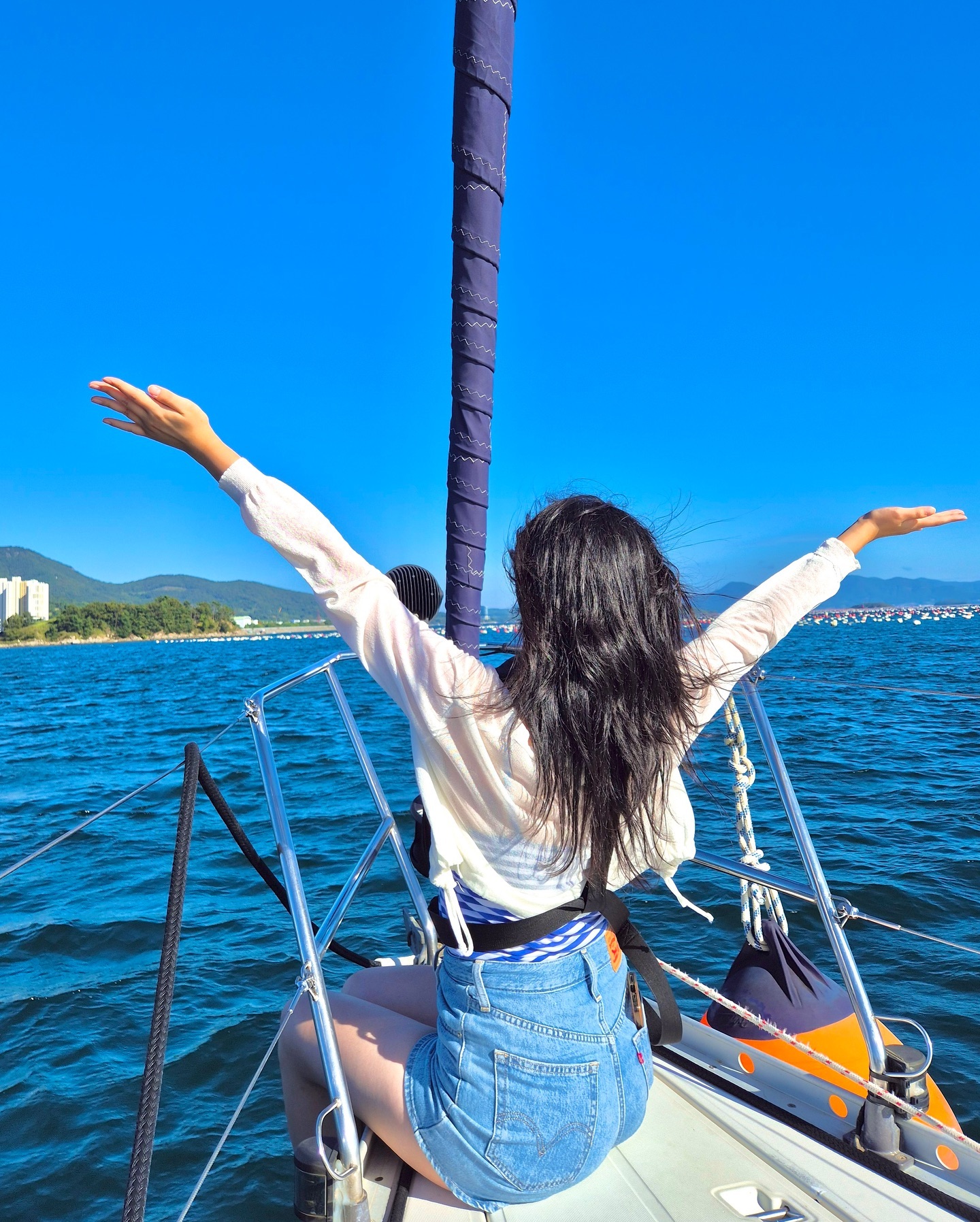 여수 아그리나 요트투어 🛳️🐳🌊

여행 다니면서 만난 사람들 중에
가장 친절하고 가장 좋았던 아그리나 선장님

덕분에 너무 행복하게 바닷바람 쐬고 왔어요
감사합니다
