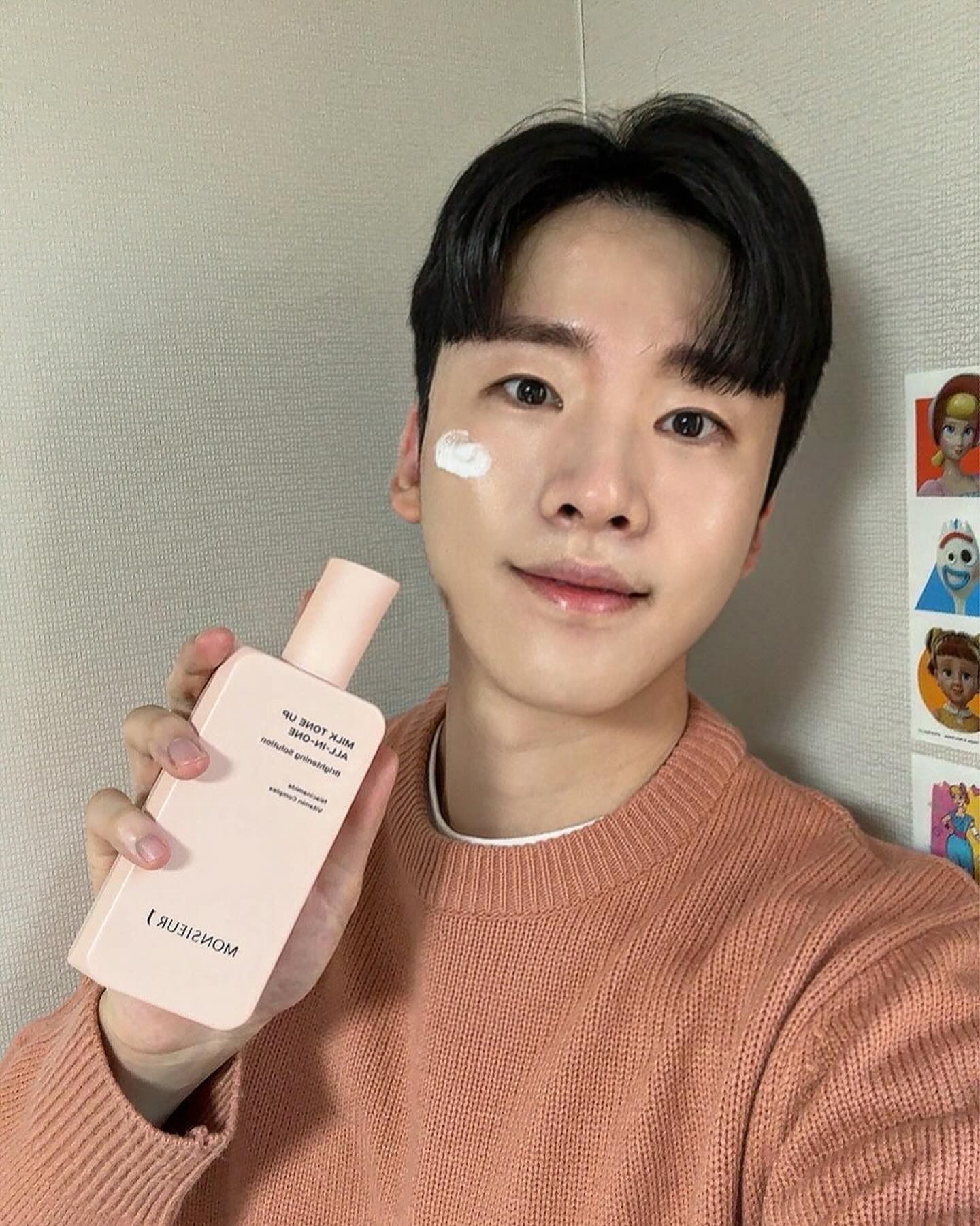 #광고 겨울이라 피부가 민감해졌는지 부쩍 울긋불긋해 보여서 밀크 톤업 올인원을 사용했더니 두껍지도 않고 약속가기전에 피부 톤도 환하게 정돈되어 보여서 세상 요물템...🫶🏻