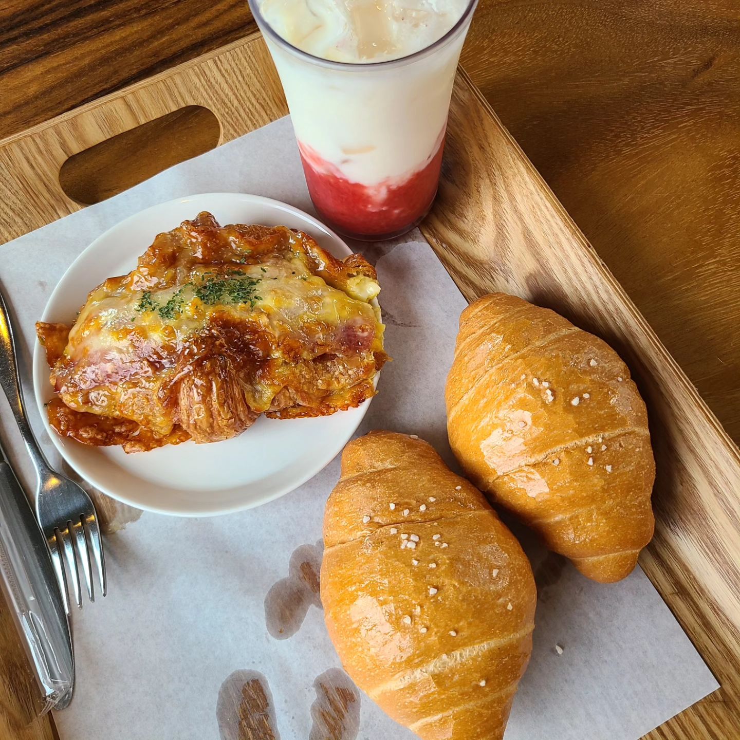 쫄깃한 소금빵이 참 좋다♡
여기 베이컨감자샐러드도 진짜 맛있다!!
#소금빵맛집 #헤밍웨이베이커리카페