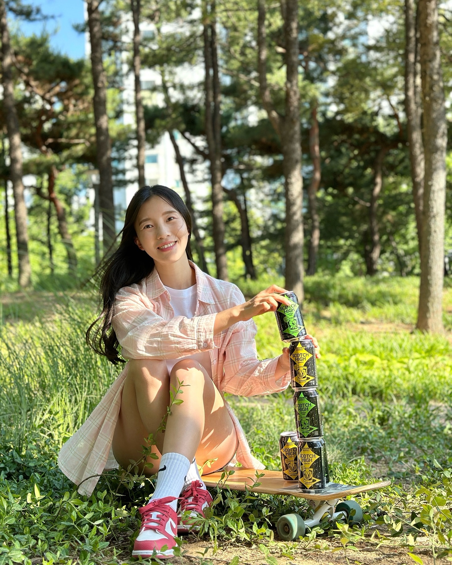 #광고 “진짜를 하이라이트하다”
 
점점 더워지는 요즘 날씨에 딱! #스카치하이
제가 제일 좋아하는 최애 하이볼😆💛💚
 ✔ 스카치 위스키 원액 100%와 최적의 블랜딩으로 
균형 잡힌 풍미도 느낄 수 있고, 제로슈거인데 도수 7도로써 
적절한 알코올과 강한 탄산으로 운동 후 상쾌하게 마실 수 있어 
너무 좋았어요😆 레몬과 진저라임 2가지 맛이 있는데☺
🍋레몬 맛은 달달함과 상쾌함을 함께 느낄 수 있어 너무 좋았고
🍋‍🟩진저라임은 생강향과 달달함을 함께 즐길 수 있어 좋았어요!
✔건강한 치팅 데이에 빠질 수 없는 스카치하이! 제로슈거 하이볼이라 강추💛💚🍋🍋‍🟩

✔제품 캔 라벨에 주류가 ‘위스키원액 (영국산)’만 써져있는 것은 주정 등 소주 베이스 없이 오직 스코틀랜드 위스키 원액을 100% 사용하여 만들었기에 기재 가능하다고 해요!!👍🏻
 
📍판매처: 전국 편의점, 대형 마트
 
#진저라임 #스카치블루 #하이볼 #위스키 #위스키하이볼 #홈술 #혼술 #진짜를하이라이트하다 #스카치하이 #홈텐딩 #홈바
 
 
*지나친 음주는 뇌졸중, 기억력 손상이나 치매를 유발합니다. 임신 중 음주는 기형아 출생 위험을 높입니다.