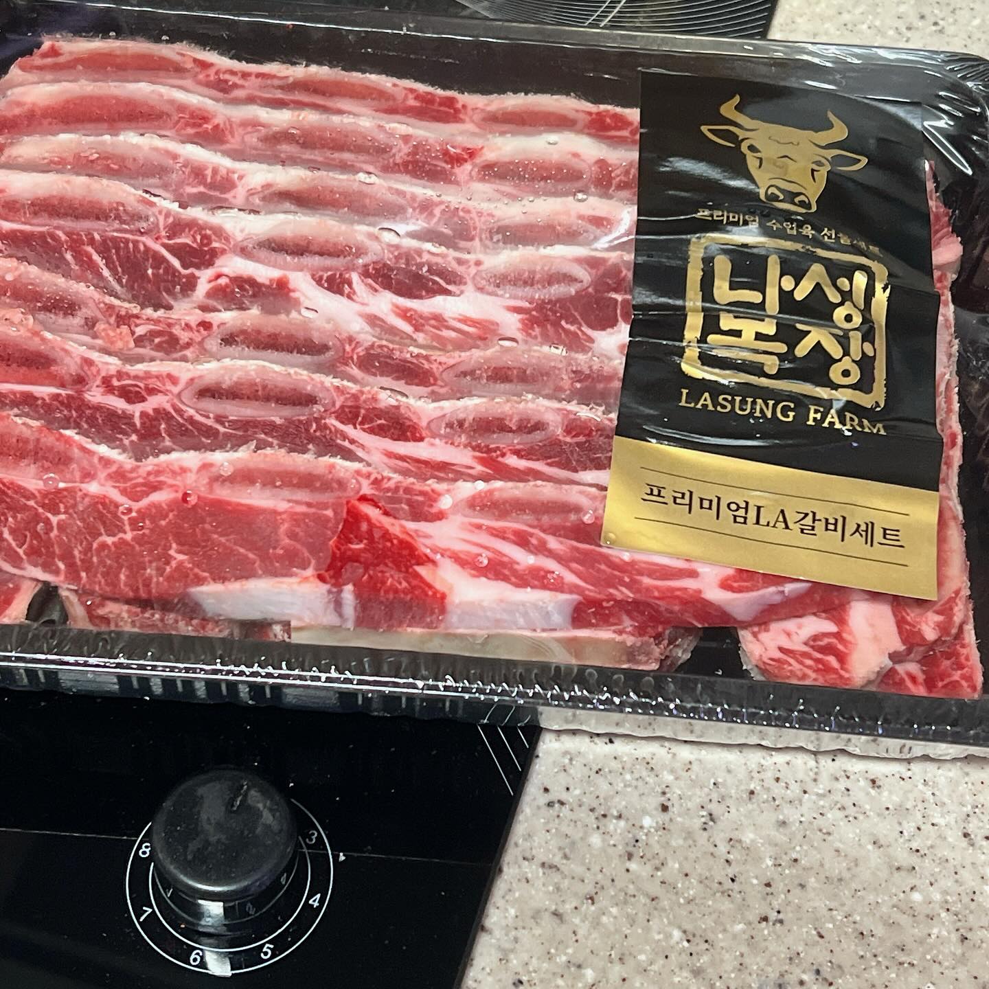 회사에서 보내준 설 명절선물 LA갈비
첨으로 양념만들어서 해봤는데 성공했👍🏼

옴뇸뇸 마시따(아직 1.5키로남음,,