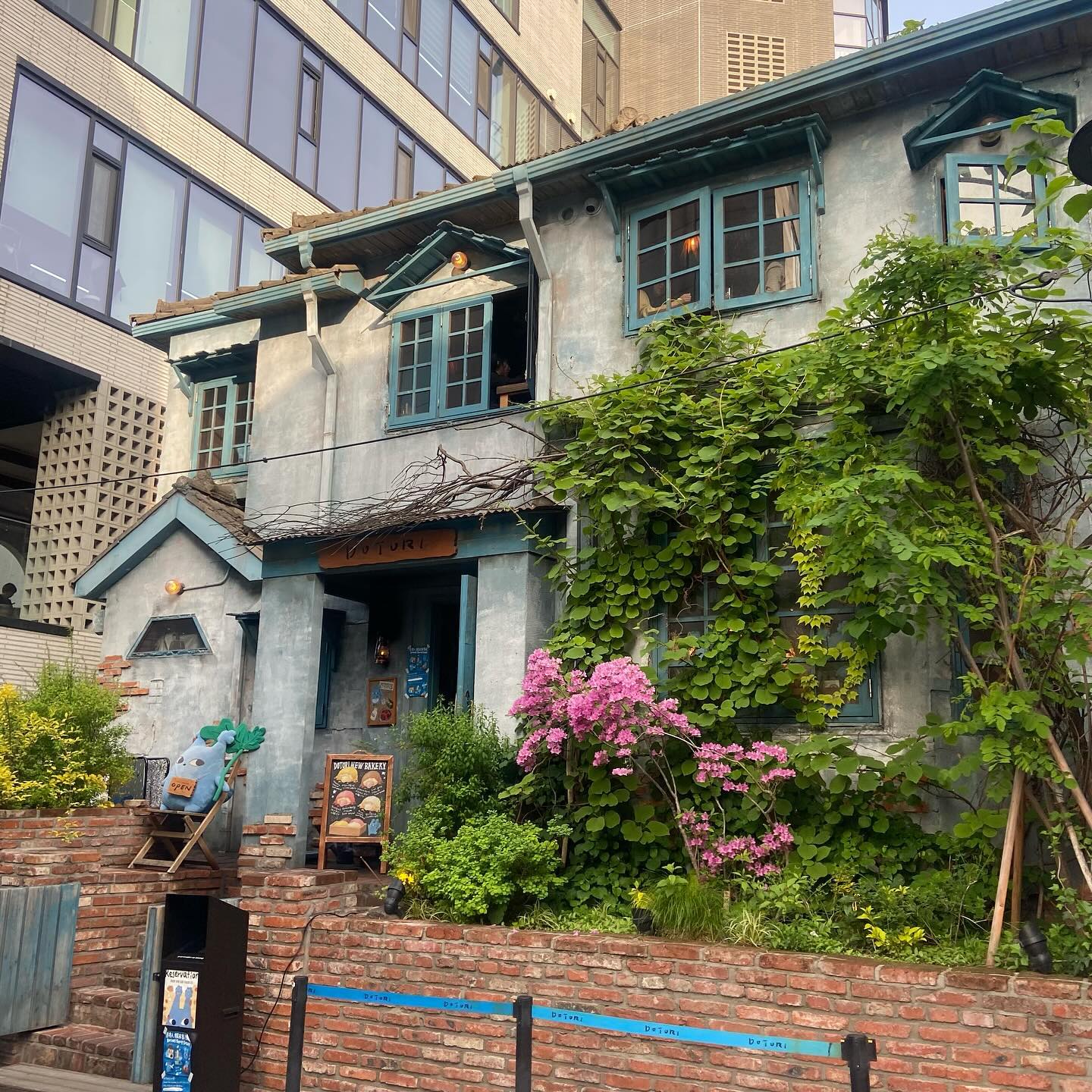 용산 용리단길 도토리카페