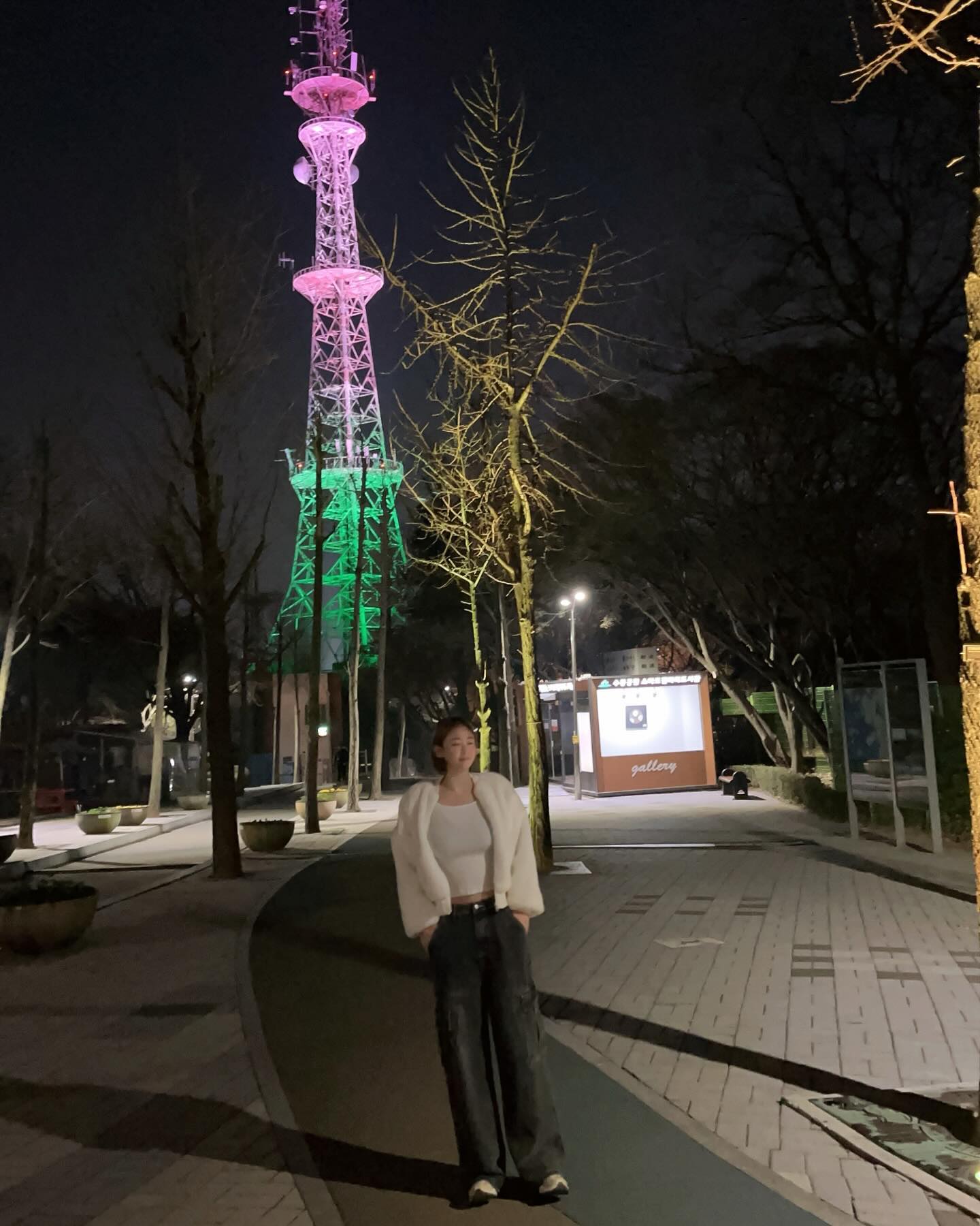 밤공기 너무 좋았다💕
.
.
#나이키#보메로#나이키보메로
#오늘의룩#나만의룩