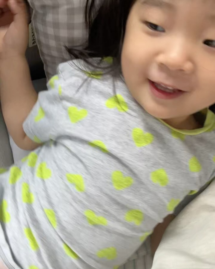 😭

따롱이가 보내준 쭈아 영상에 
아침부터 혼자 감동해서 엉엉엉 😭😭

내새꾸 못본지 한달째, 얼른 만나서 껴안고 싶댜

울 쭈아 
“이모도 살앙해 하튜 하튜 💗💗💗💗💗💗💗”

다음주에 꼭 만나쟈 이쁘니 내새꾸 🤗
