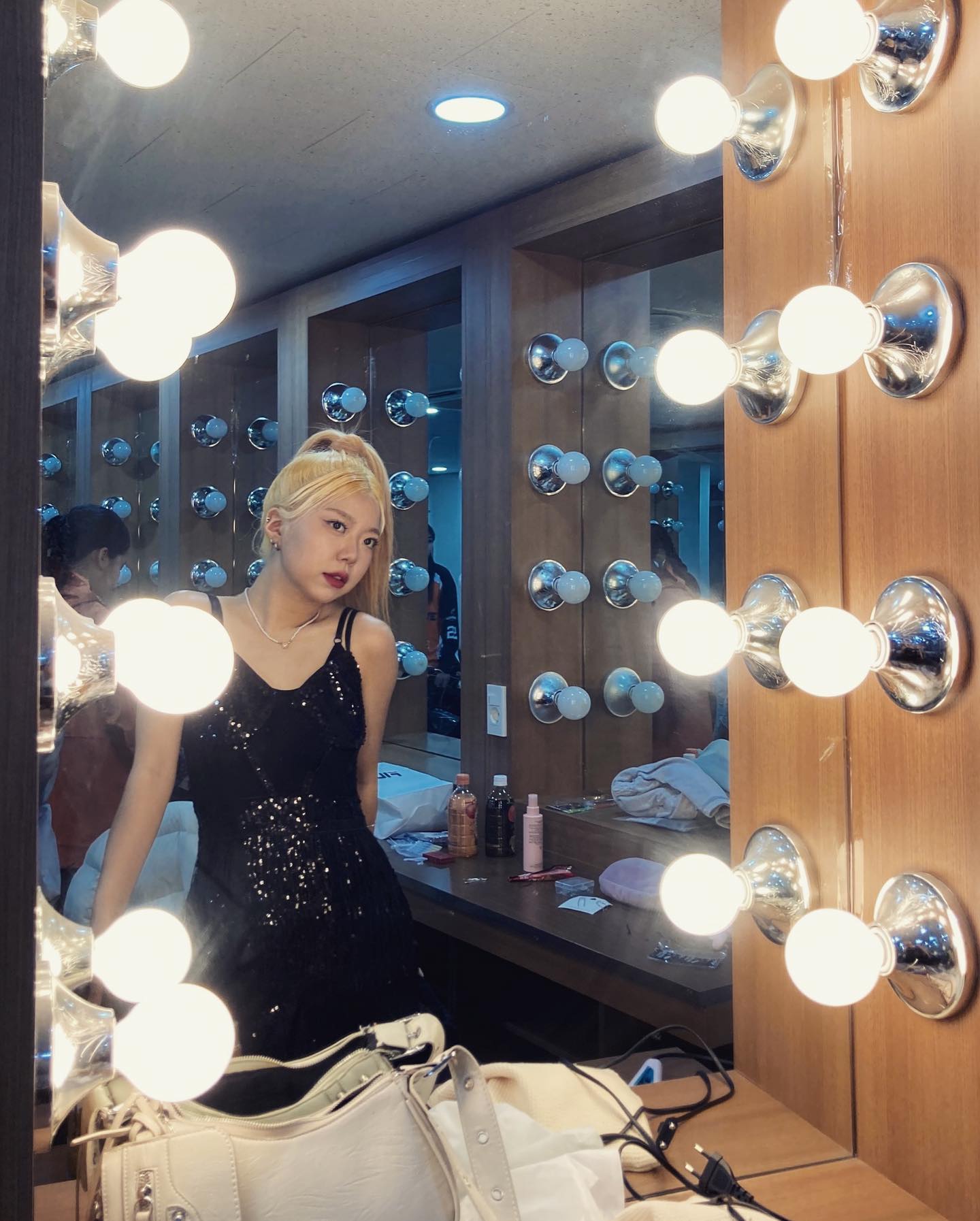 movinup_studio bitgoeuldancers 와 함께한 두 번째 콘서트 Ⓜ️❤️

좋은 기회만들어주신 것과 행복한 시간만들어주셔서 감사합니다✨
작년에 이어 올해도 함께 할 수 있어 행복했던 
kiki.coming sohwadark 🍀❤️‍🔥
그리고 많이 도와주시고 알려주신
marid____  다음엔 선생님의 무대도 설 수 있게 열심히 하겠습니다 🥹💝

왁킹뿐만 아니라 꼭 한 번쯤 도전해보고 싶었던 보깅을 선생님들과 함께해서 너무너무너무 행복했어요😭 모두 수고하셨습니다 ✨❤️