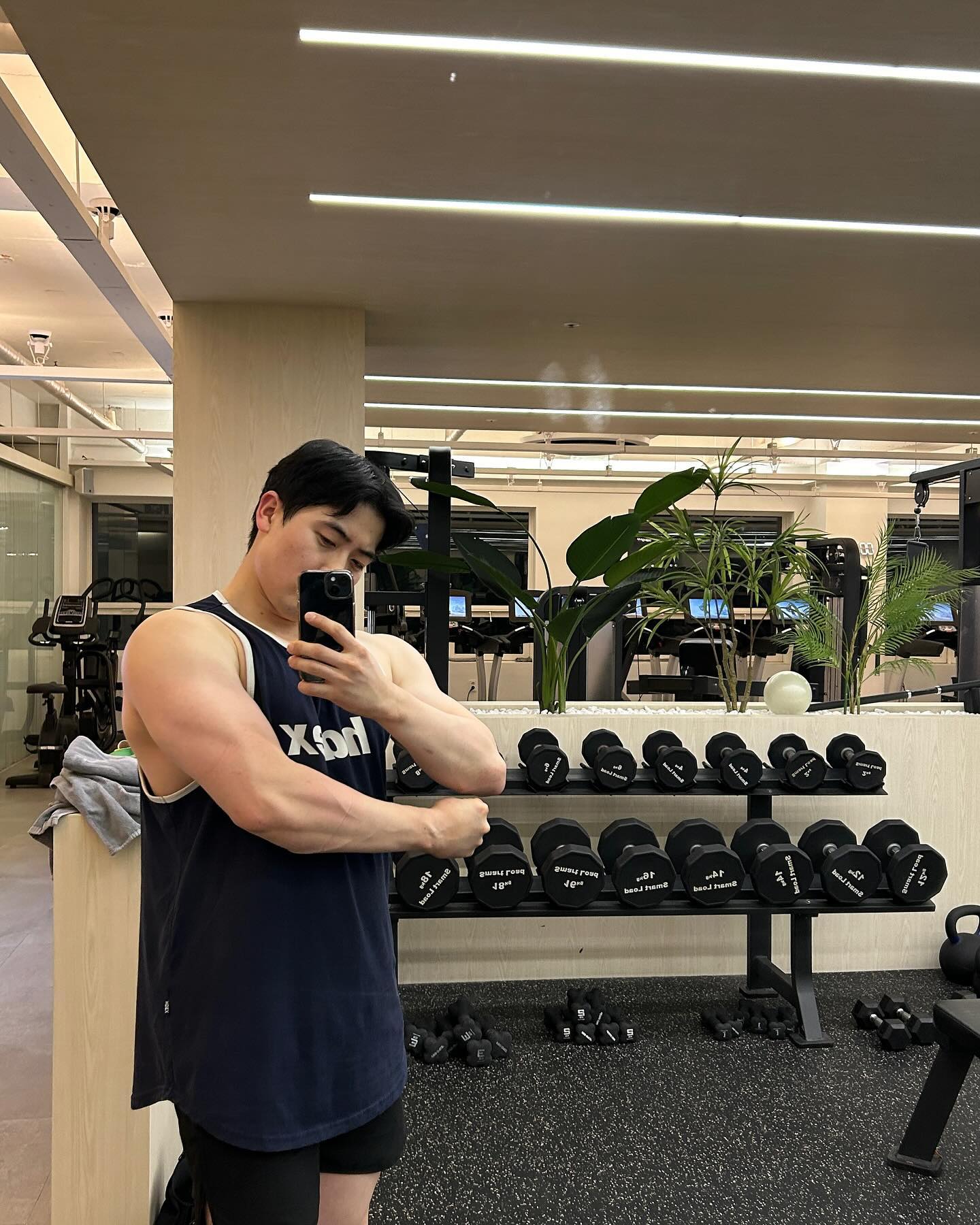 운동 하려는데 왜케 힘이 없는지.....😵‍💫
좀 쉬어주면서 해야겠어요...😱
닭가슴살 먹을때 전자렌지 대신 보온통에 넣어서 데워도 괜찮더라구요!
나중에 활용 해보세요!ㅎㅎ 그럼 오늘도 아나봉릭!
 
#운동 #운동하는남자 #헬스 #헬스타그램 #일상 #대전 #봉명동 #브라이튼휘트니스유성점 #오운완 #운동기록 #운동소통 #bodybuilding #workout #reels #daily #song #gym #fitness #selfie #diet #instahealth