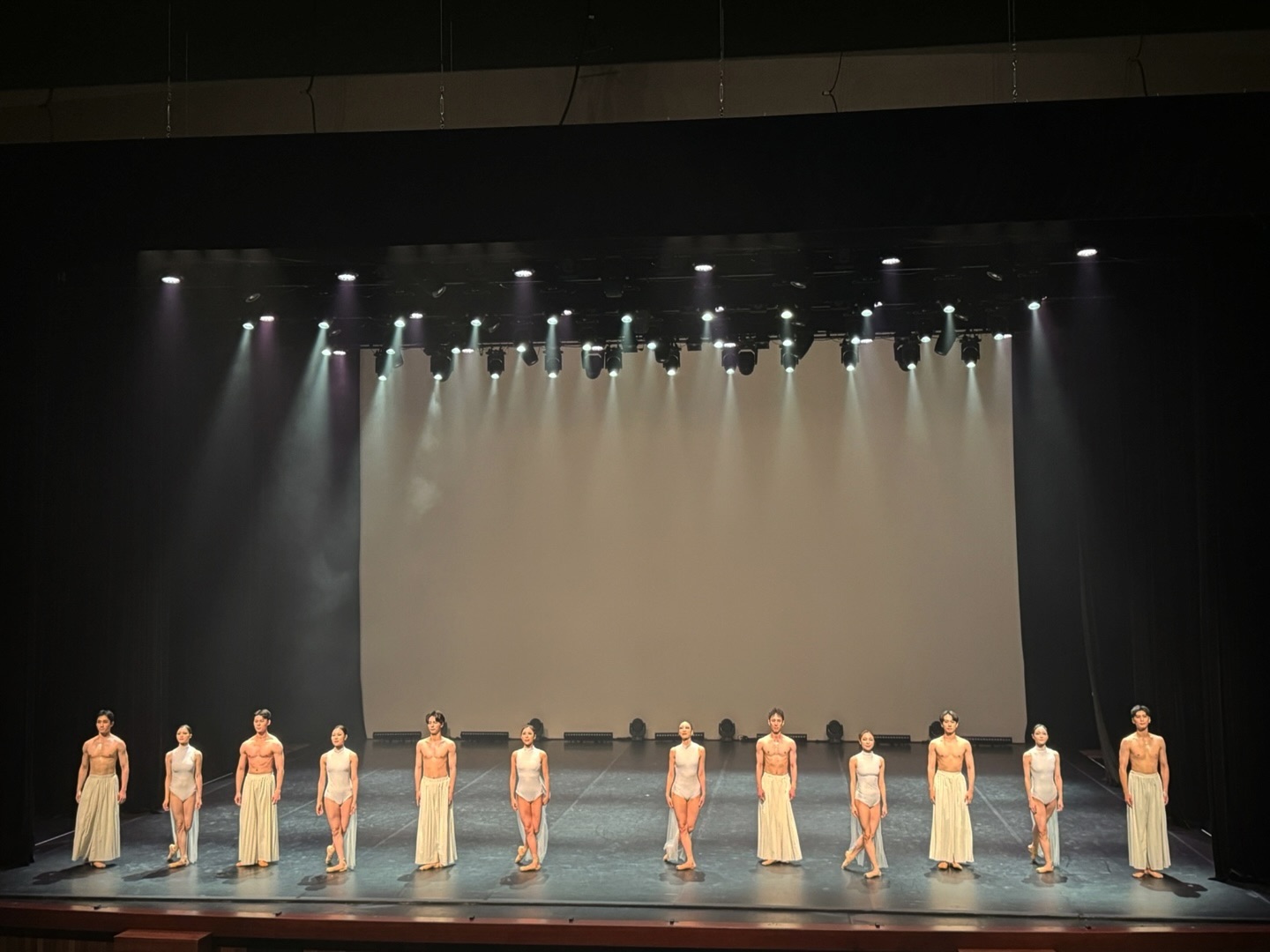 2024.7.5~6 <이어도사나>
.
.
.
.
#광주시립발레단 #단원안무전 #이어도사나 #Gwangjucityballet #🌊