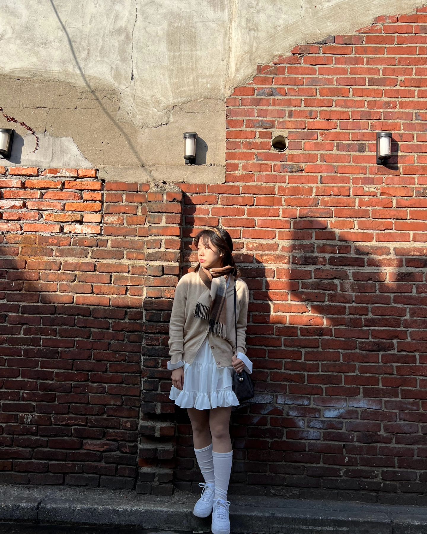 🧱골목길🧱 (1)
수평? 사진편집? 아몰랑 때려쳐...
#ootd #서울나들이 #태그때려쳐