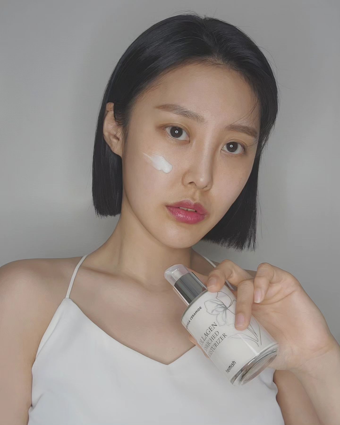 #광고
heimish_cosmetic
heimish.kr
.
✔️ 모링가 세라마이드 콜라겐 인리치드 모이스처라이저
탄력 보습 시너지 효과를 주며
모링가 세라마이드+식물성 콜라겐성분 함유로
피부를 탄탄하게 채워주고 윤기있게 해줍니다👍
.
✔️ 모링가 세라마이드 히알루론산 하이드레이팅 크림
흡수력이 우수하고 끈적임 없이 부드럽게 밀착됩니다! 빠른 흡수력으로 사용 후 산뜻한 마무리가 최고🫶
.
✔️ 모링가 세라마이드 히알루론산 워터리 선스크린
피부에 밀림없이 가볍게 흡수되고, 수분에센스를 바른 듯 끈적임 없이 산뜻한 수분감이 전달됩니다!
.
🤍피부 저자극 테스트 완료 제품입니다🤍
.
.
#헤이미쉬 #heimish #제품명 #수분크림 #선크림 #보습크림