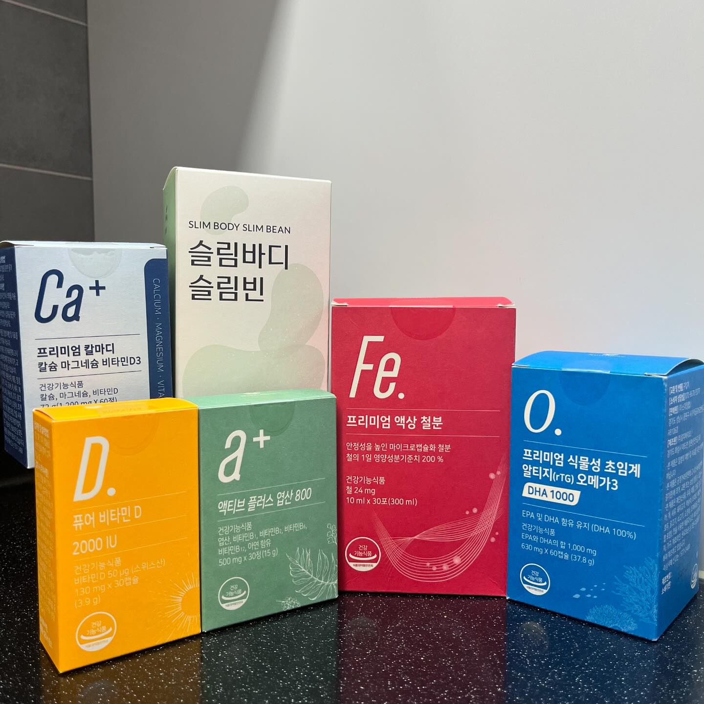 #협찬 

뉴트리모어 서포터즈 4기 ‼️
임신 전, 이노시톨부터 알게 되어 초기, 중기, 말기 모두 뉴트리모어로 영양 채웠다고 해도 과언이 아닐 정도로 최고의 브랜드!
엽산, 비타민D, 철분, 오메가3, 칼마디 등등
다양한 영양제 종류가 있고 
임신준비중이시거나 남편도 함께 먹으면 좋은 영양제들이 가득한 뉴트리모어 🍀

임신 막달이 되어가는 요즘, 체력이 딸리기에 1일 3영양제 필수로 먹는중 🥹
남편이랑 함께 먹으니 더 행복+뿌듯 ! 건강하쟈👼🏻

#엽산 #영양제추천 #임산부영양제 #뉴트리모어 #식물성오메가3 #비타민d #오메가3 #칼마디 #칼슘 #건강