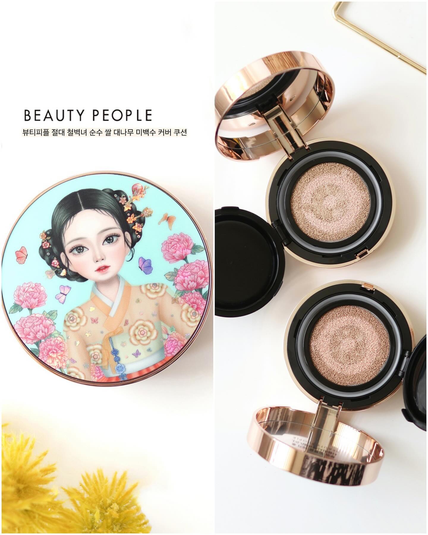 #광고 beautypeople.cosmetics 

벌써 시즌 13으로 만나볼 수 있는 뷰티피플 철벽녀 쿠션 💛

한국적인 우아한 절제미를 담은 패키지에 이천쌀, 대나무 미백수 63%로 화사하고 촉촉함을 담고 있는 제품인데요✨

컨실러 베이스를 함유하고 있어 그런지 
소량으로도 커버력이 좋고 지속력이 좋아서 놀랐던, 
다크닝 없이 유지되는 지속력이 만족스러웠답니다🫶🏻

저는 21호 사용했고 화사한 커버가 예쁘더라구요🥰

이제 곧 외출할 일도 많아질테고 저처럼 수정화장 귀찮고 
가볍게 초밀착하는 커버쿠션 찾는다면 
뷰티피플 절대 철벽녀 순수 쌀 대나무 미백수 커버 쿠션 추천🙌🏻

내일, 3월 30일 
오후 8시 30분 홈앤쇼핑에서 런칭될 예정이니 
궁금하신 분들은 메모해두고 겟하시길.. 🧡

#뷰티피플 #beautypeople #철벽녀쿠션 #초밀착컨실러쿠션 #쿠션추천 #지속력좋은쿠션 #커버력좋은쿠선 #홈앤쇼핑1등쿠션