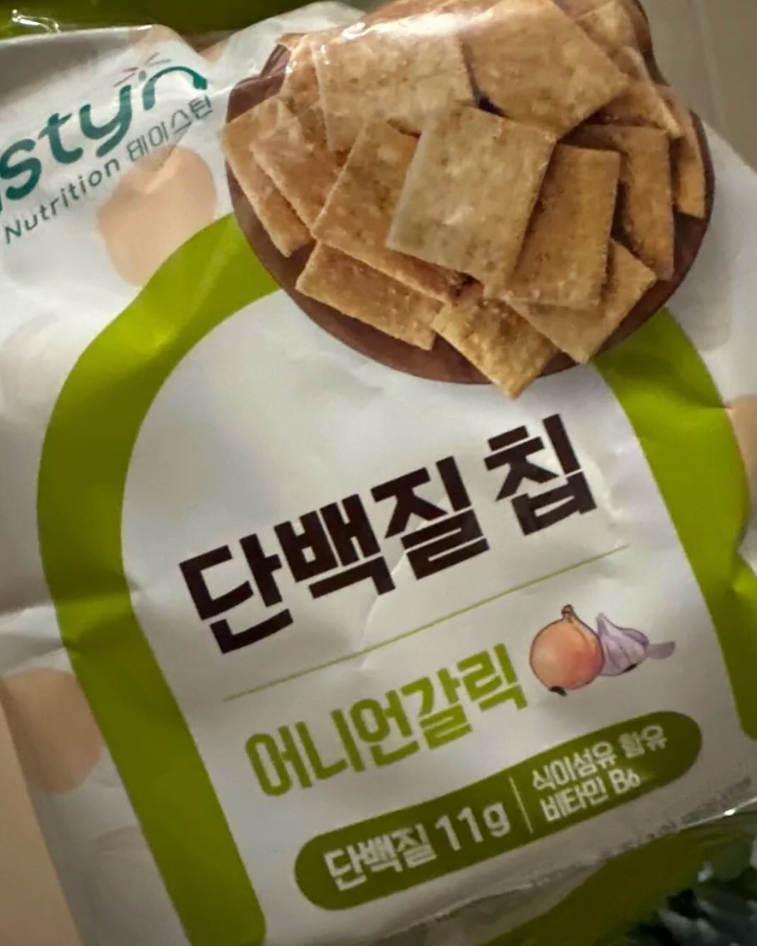 #제품제공
테이스틴 단백질칩🫚
과자 먹고 싶을때 건강하게 먹을 수 있는 단백질칩~
한번씩 입터지거나 입이 심심할때 먹어주면 너무 좋은제품 단백질도 11g이나 들어있고 나쵸치즈맛,어니언갈릿맛 두가지 다 시즈닝맛 진해서 굿!
 
#종근당건강#종근당건강테이스틴#테이스틴#Tastyn#꽃카굿즈#프로테이 스틴2기건강쉽단#단백질간편식#식단추천#단백질식단