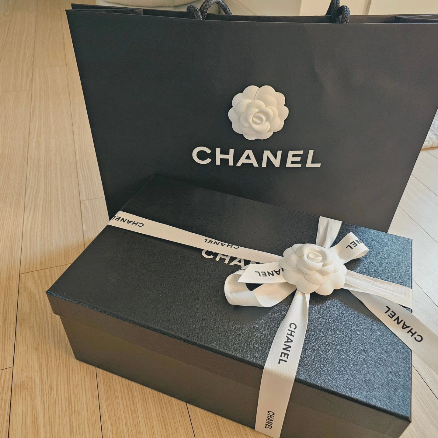 꺅♡♡♡
새해 선물 샤넬 믹스드파이버
여보 고마워🥰😍🥰

#샤넬 #믹스드파이버 #샤넬운동화 #새해선물 #2024 #happynewyear