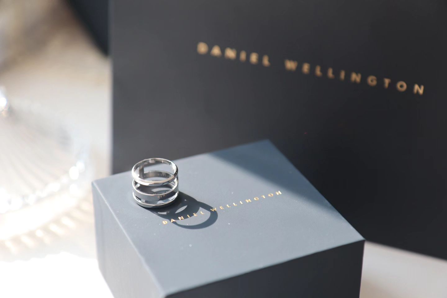 #광고

🎁 다니엘 웰링턴 
ELAN TRIAD RING
세 개의 링이 이어진 
독특한 스타일의 링으로 
로즈골드, 실버 두가지 컬러로 
선택할 수 있어요:)

✨️ 블랙 프라이데이 기간 내내 
11월 15일 ~ 11월 28일
50% 60% 70% 할인
그 외 전상품 10% 할인

✔️ 60%할인은 11월 15일 
네이버 브랜드 데이 하루만!
70% 할인은 15일 데이 브랜드 
오전 9시부터 진행하는 
라이브 방송 1시간!

✔️ 알림받기 동의 고객 
바로 사용 가능한 20% 
추가할인 쿠폰 증정되며
15일 하루는 10% 쿠폰이랍니다

🌟 전 구매 고객 선물포장 무료 이니 
연말 소중한 사람을 위한 선물 
빠르게 준비하세요

👉https://brand.naver.com/danielwellington

#반지 #우정반지 #커플반지브랜드 #커플링 #주얼리브랜드 #다니엘웰링턴  #다니엘웰링턴반지 #연말선물강추 #반지선물💍 #다니엘웰링턴주얼리