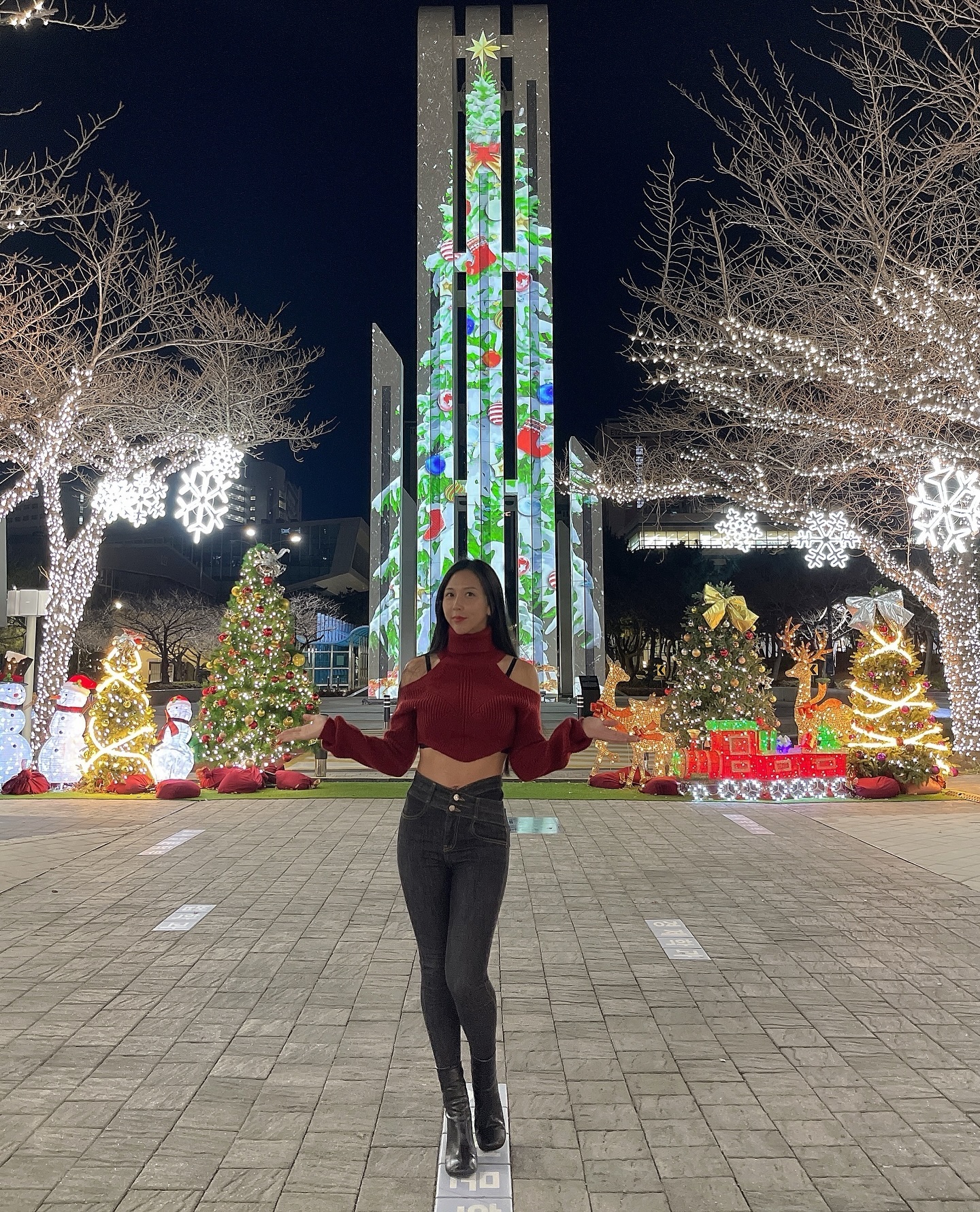 훈이가 예쁘게 찍어줬어♥️
.
.
.
.
.
.
.
.
.
.
.
.
.
.
#메리크리스마스 #merrychristmas #크리스마스룩 #christmaslook #서프라이즈 #이벤트 #크리스마스이벤트 #chiristmasevent #korea #korean #koreanstyle #koreafashion #koreagirls #photography #bikinis #bikini #dress #reddress #jinglebells #jinglebellrock #크리스마스트리 #chrismastree