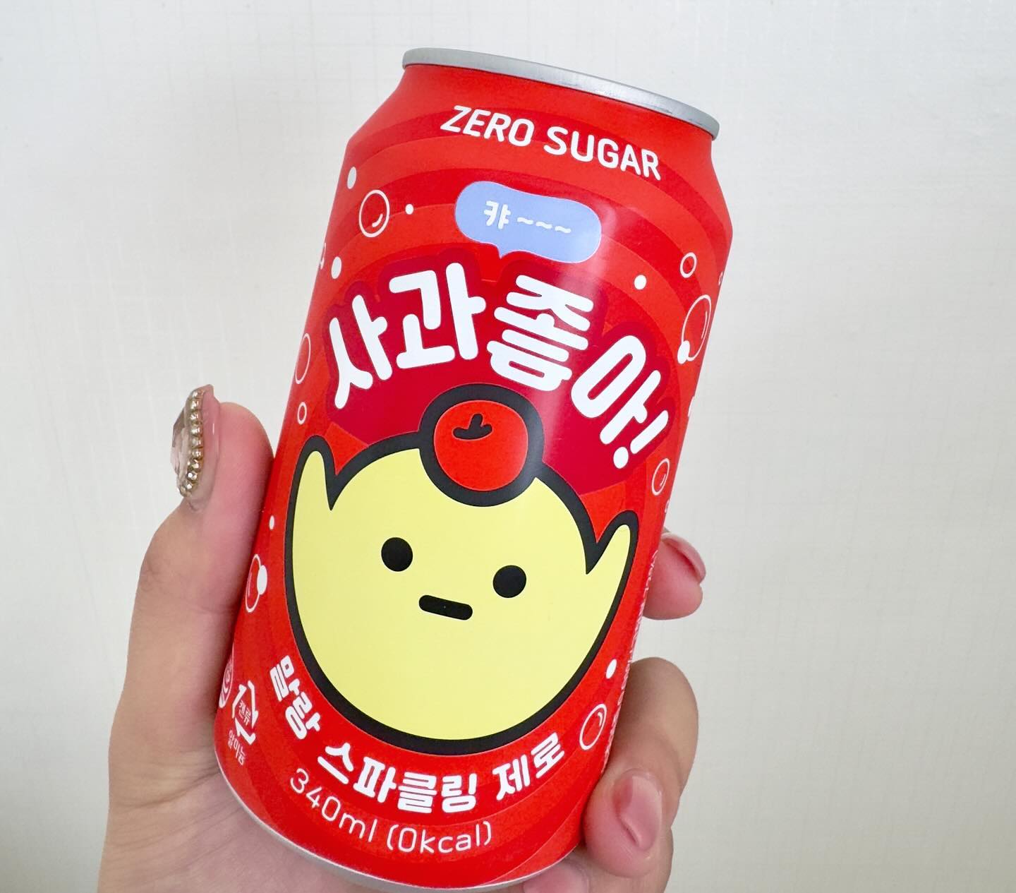 #🍎 #인아웃 #말랑스파클링제로 

- 설탕 대신 건강한 알룰로스로 만들어서 당류가 0g !!
- 아스파탐, 말티톨 ❌
- 사과향이 매력적
- 🔥매운 음식이랑도 찰떡

매운 음식이랑 너무 잘어울려요! 
맵지않은 짜장 떡볶이랑도 찰⭐️떡

칼로리가 무서운 다이어터인 저도 반해버렸어요ㅠ  맛있어😭

#제품제공 #인아웃 #인아웃체험단