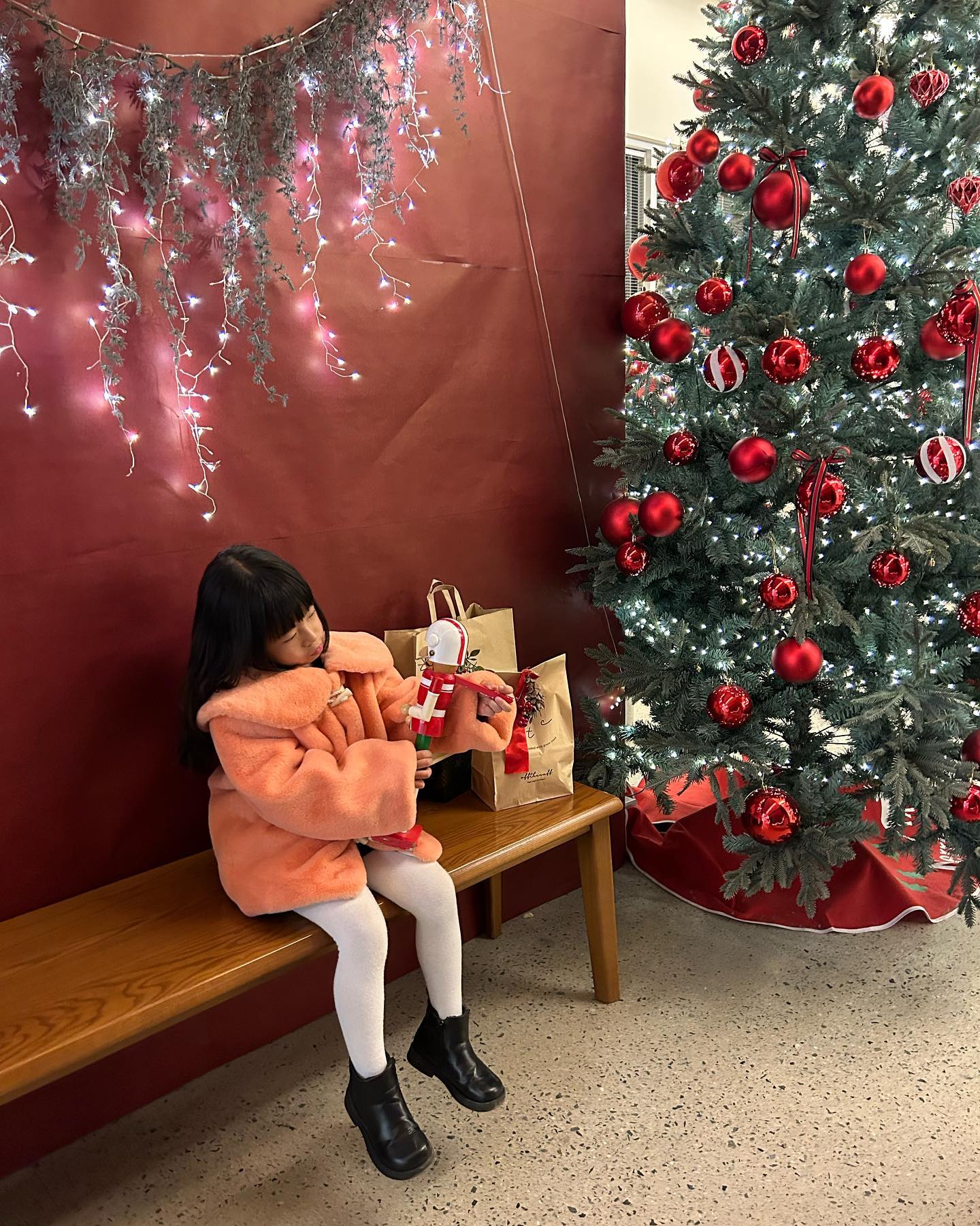 _

트리사냥🎄
오늘도 참새방앗간 오프더커프❤️