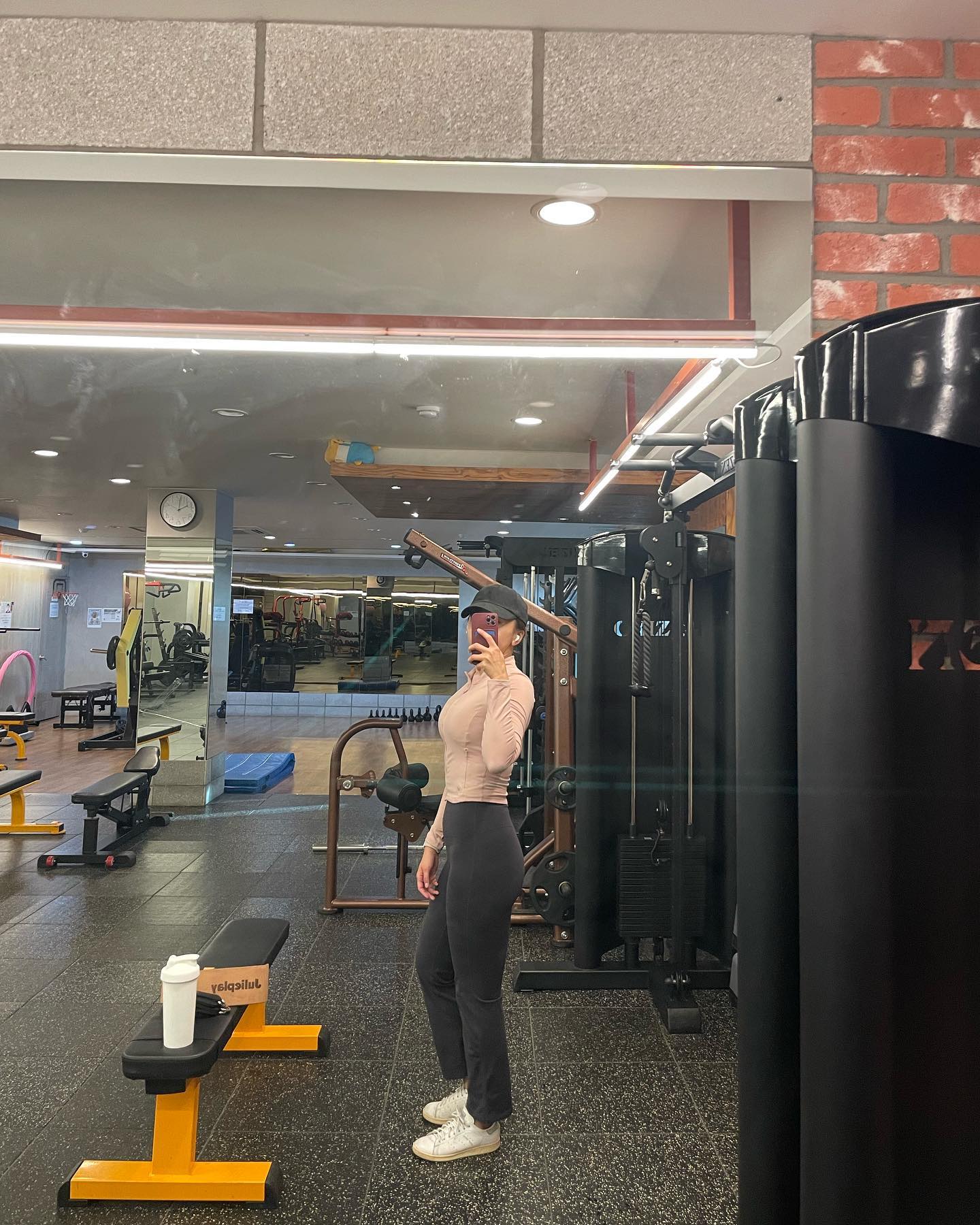 너무 오랜만에 왔어유..?
집에 새식구가 생겨서 행복하지만 힘든 나날을 보내고 있답니다🥲 다들 새해다짐 운동 잘 하고 계시죠? 저도 틈틈히 와서 기록 남길게요😎다들 불금 되세요!