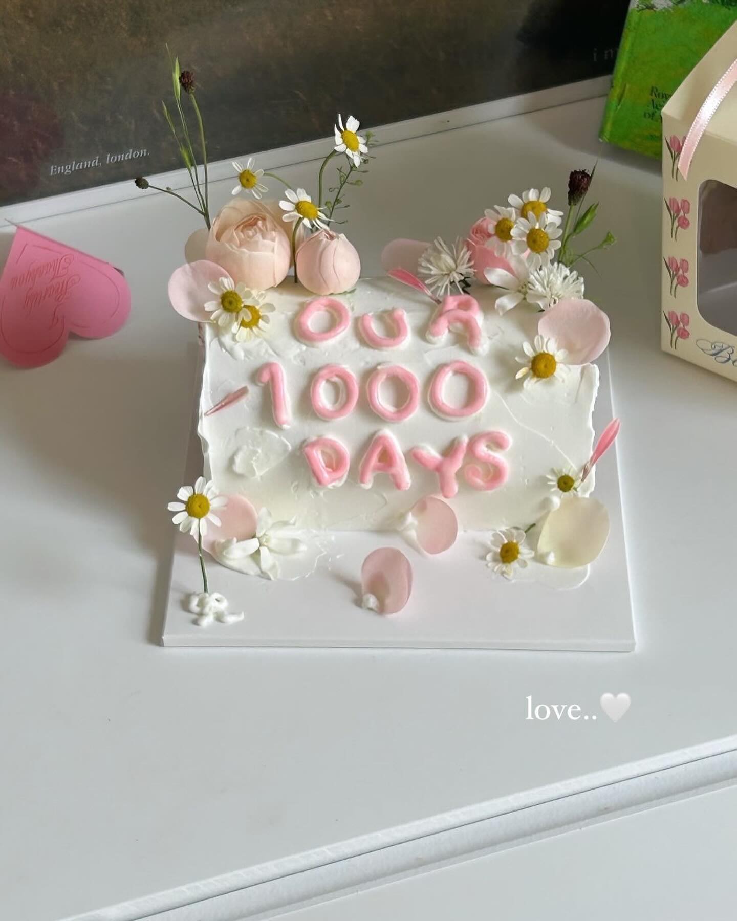 1000👩🏻‍❤️‍💋‍👨🏻