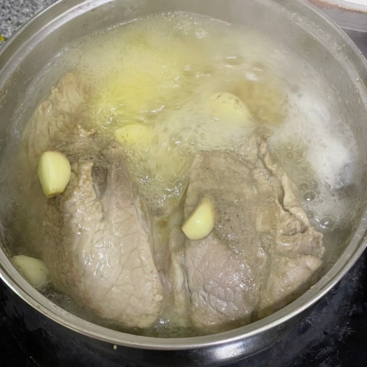 수육 삶을 때 돼지고기 잡내없애는법