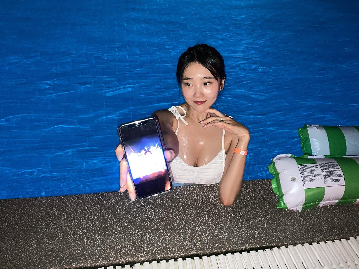 ✨ 밤수영 ✨
물에 둥둥떠서 별 보는데 지이이이이짜 꿈만 같았던 🏖️