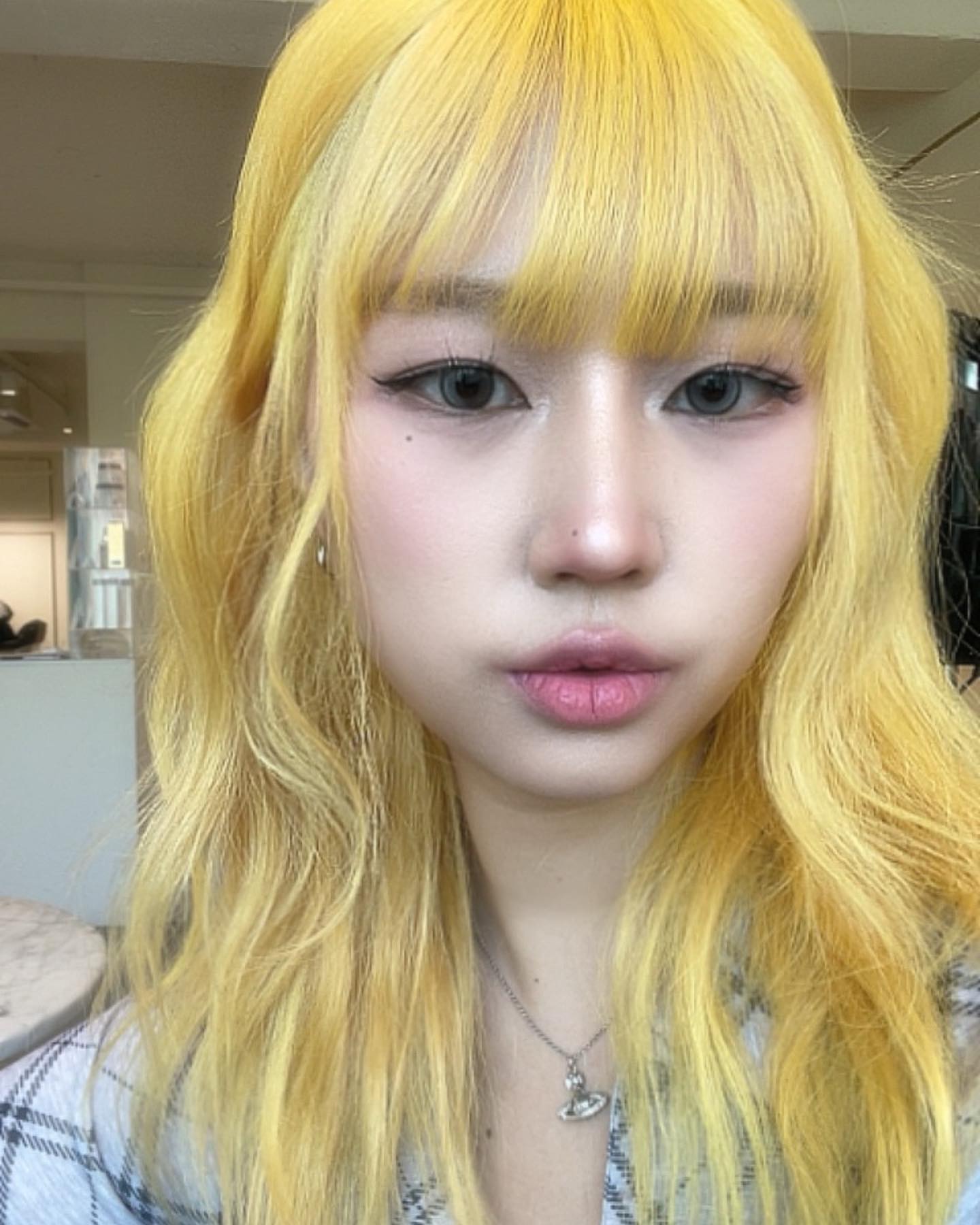 🍌💛🥭
bayby_ari 
그냥 머리색 넘흐 이쁘죠?
말이 안되죠?