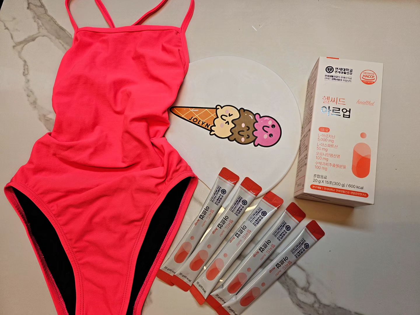 #협찬 3월에 인생 첫 수영대회 신청해놓고 훈련반까지 등록해서 벼락수영하고 있는 요즘! 

매일 나름의 고강도 운동을 하다보니 체력도 체력이지만 회복도 굉장히 중요하다는걸 느끼고 있어요. 

영양제는 평소에도 잘 챙겨먹는 편인데 운동할때는 아르기닌만한게 없더라구요. 

프리미엄 건강식품 브랜드 연세생활건강에서 성인 건강을 위해 만든 '헬씨드'는 Health와 Seed의 줄임말로 '건강의 근원'이라는 뜻을 가지고 있어요. 

헬씨드 아르업은 1일 1회 1포를 원액 그대로 먹어도 되고 물이나 음료에 희석해서 마셔도 돼요. 사실 가루 아르기닌은 먹기 불편한데 이건 액상으로 되어있어서 물에 희석하기도 좋고 개별포장이라 하나씩 들고다니기도 좋답니다. 

고함량 L-아르기닌 5000mg이 들어있어 한포로 충분하고, 헬씨드만의 황금포뮬러로 흡수효율을 높여주고요. 활력에 좋은 영양소가 배합되어있어 다른 비타민 영양제를 따로 먹지 않아도 돼요.

고품질 적포도 농축액을 사용해서 맛도 쥬스같아요. 수영팸들과 나눠먹고 다들 열수했지용! 🩵

#연세생활건강 #연세헬씨드 #헬씨드 #헬씨드아르업 #여자아르기닌 #여성아르기닌 #L아르기닌 #시트루아르기닌 #아르기닌 #아르기닌추천 #아르기닌효능 #아르기닌5000 #아미노산 #헬스부스터 #에너지부스터 #피로회복제